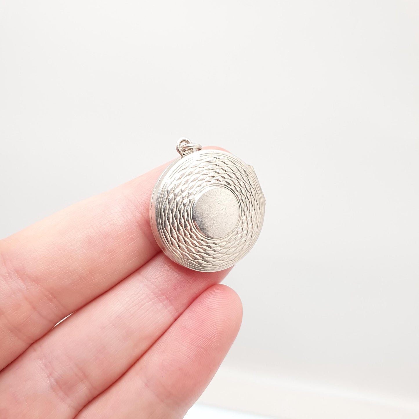 Antique Solid Silver Locket Art Deco Geometric Pattern Round Circle Necklace Pendant Rare Fine 1920s Picture Photo Jewelry Vintage Jewellery