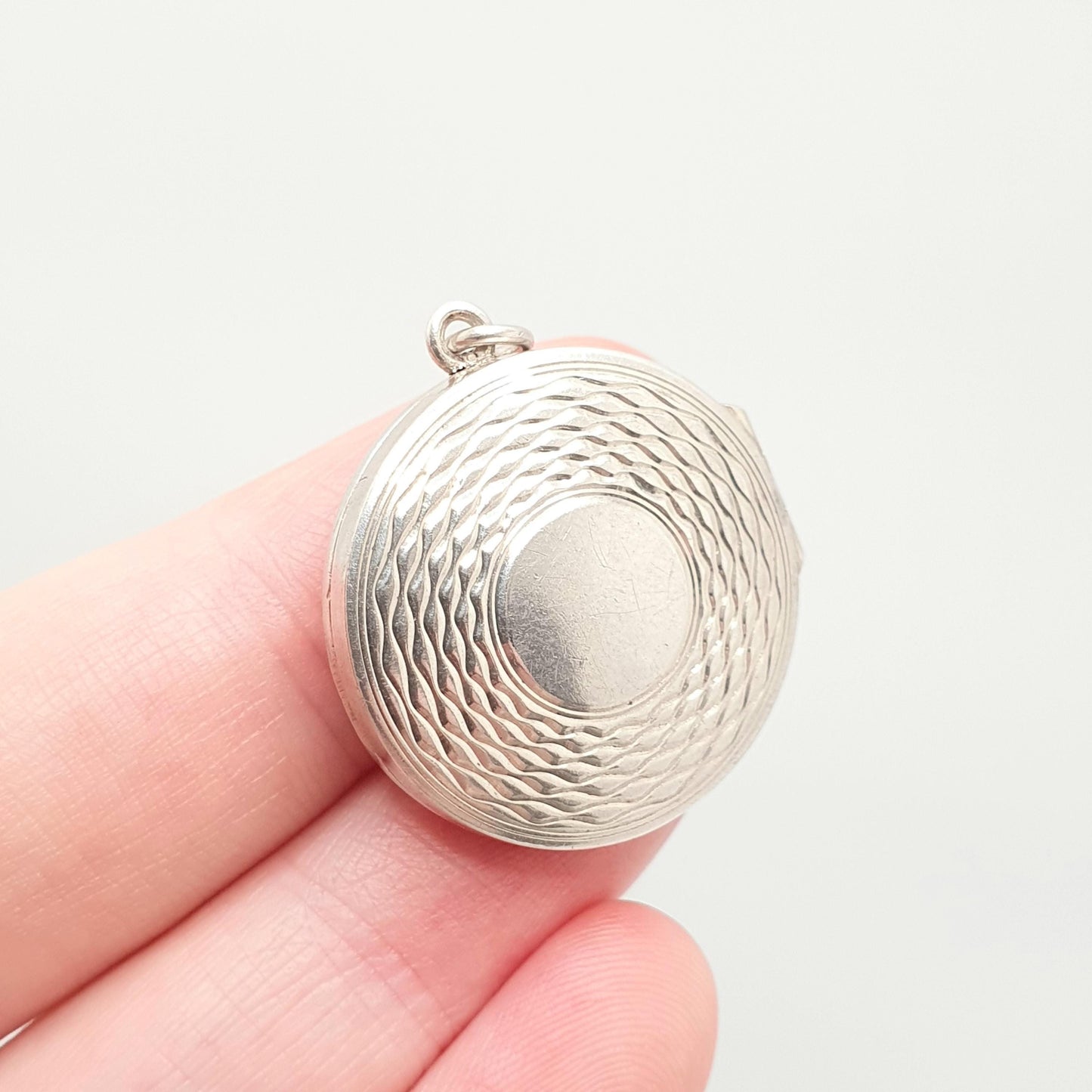 Antique Solid Silver Locket Art Deco Geometric Pattern Round Circle Necklace Pendant Rare Fine 1920s Picture Photo Jewelry Vintage Jewellery