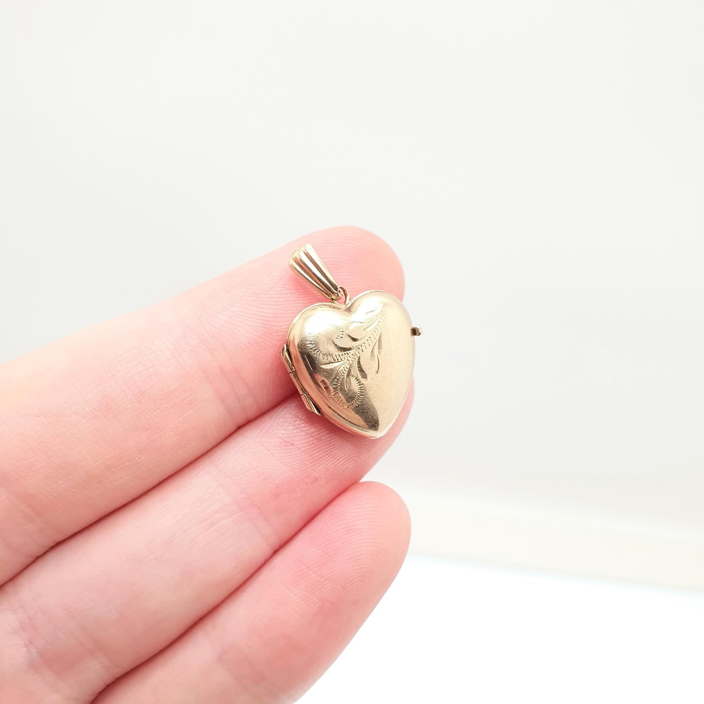 Vintage Solid 9k 375 Gold Heart Locket All 9ct 9 Carat Small Necklace Cute Engraved Photo Picture Pendant Retro Womens Jewelry Jewellery