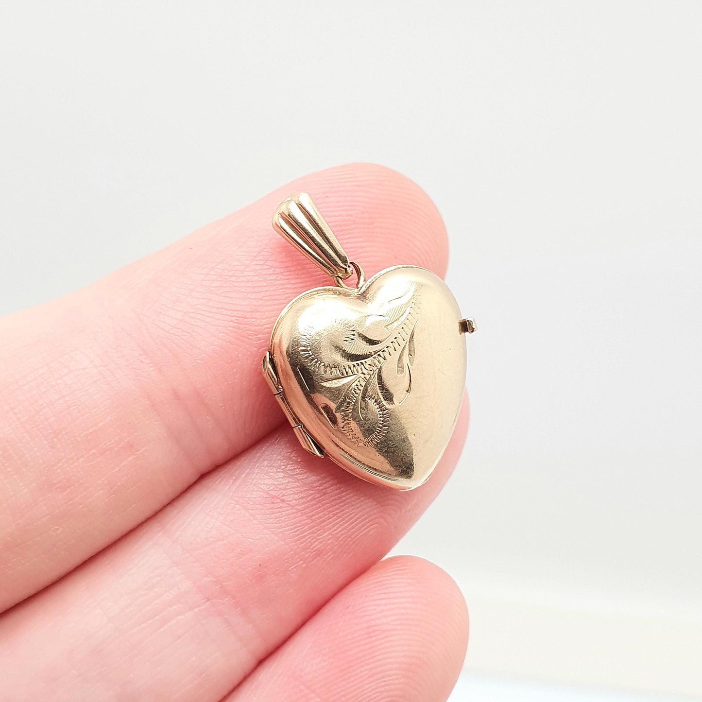 Vintage Solid 9k 375 Gold Heart Locket All 9ct 9 Carat Small Necklace Cute Engraved Photo Picture Pendant Retro Womens Jewelry Jewellery