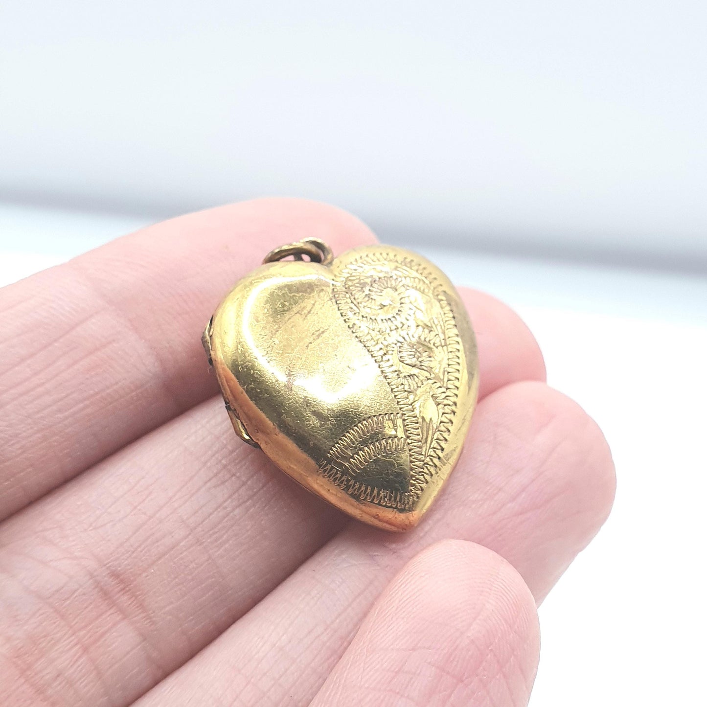 Antique Rolled Gold Heart Locket Pendant Necklace Vintage Jewellery Engraved Gold Filled Love Romantic