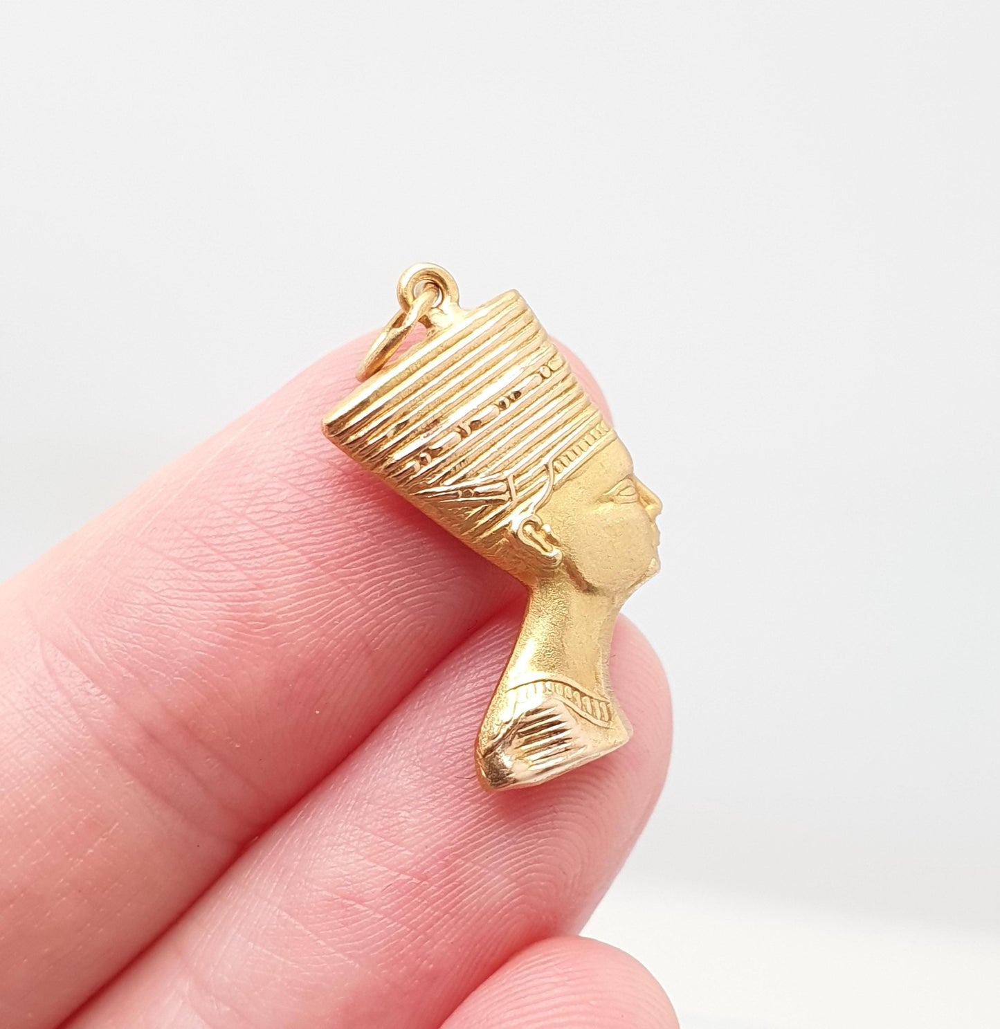 Vintage 18k 18ct Gold Queen Nefertiti Pendant Necklace Egyptian Egypt Solid 750 Art Deco Revival Womens Jewelry Jewellery