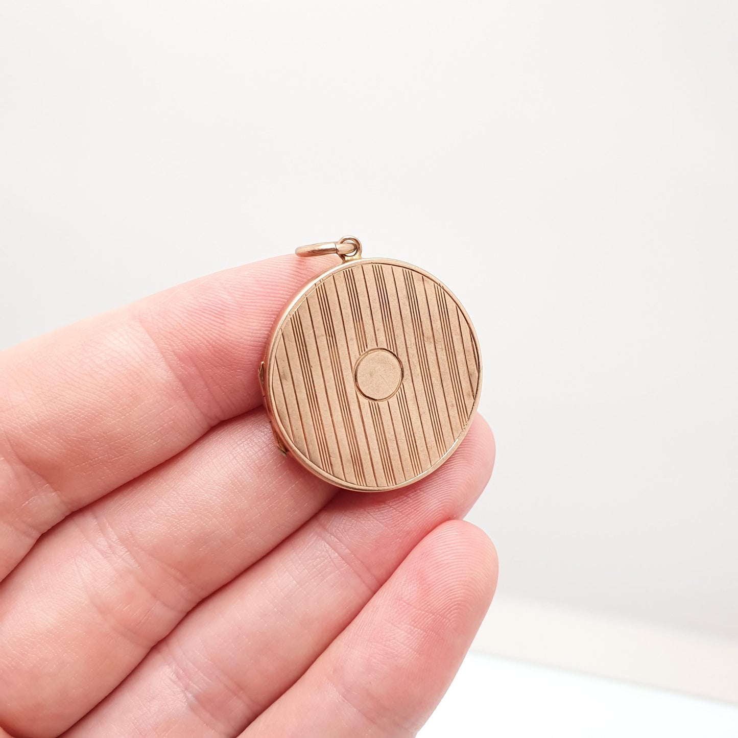 Antique Solid 9k 375 Rose Gold Locket Round 1913 Hallmark Vertical Pattern All 9ct 9kt Gold Necklace Photo Picture Pendant Jewelry Jewellery