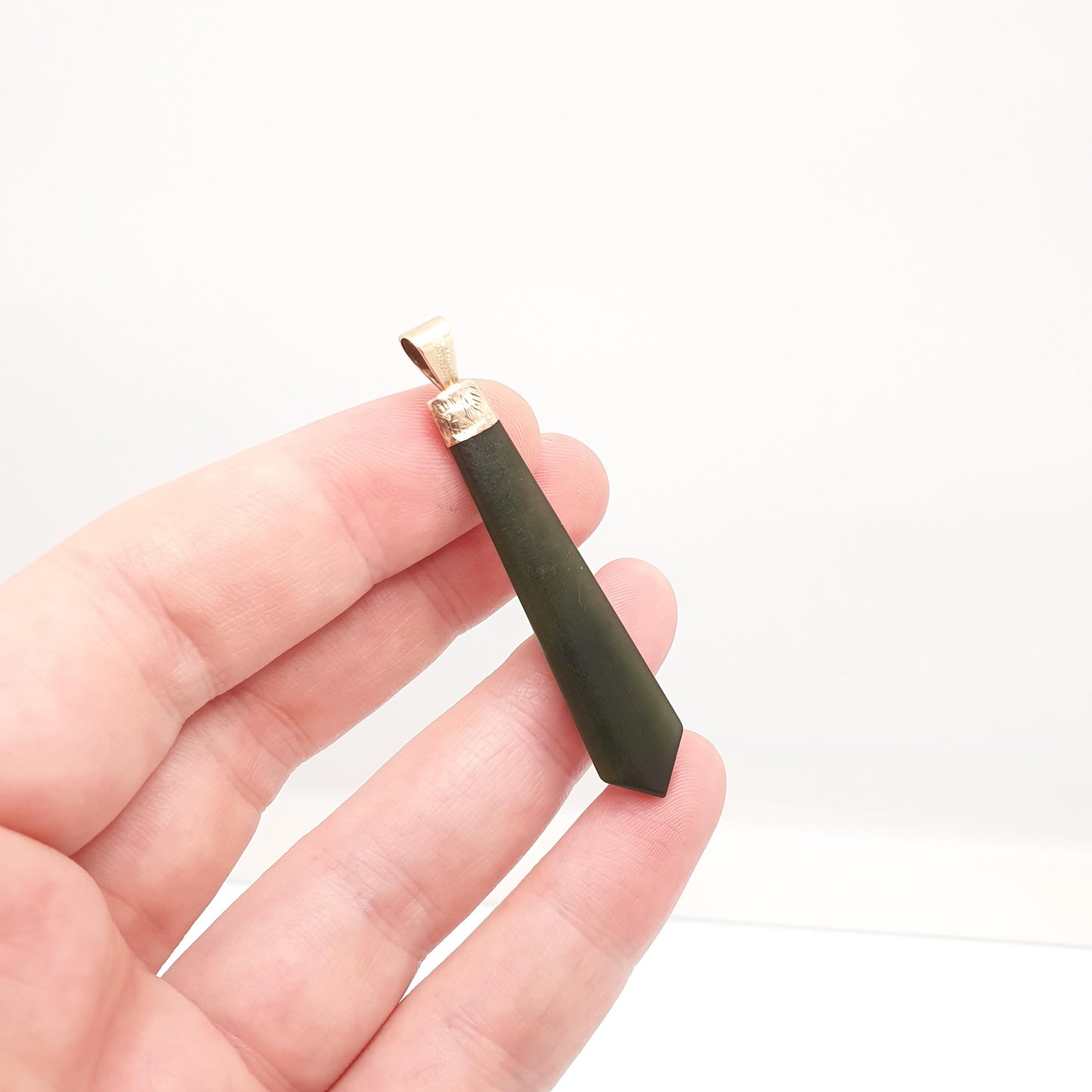 Antique 9ct 9kt Gold New Zealand Jade Necklace Pendant 1905 Hallmark New Zealand Maori Nephrite Green Solid 375 Women Jewelry Jewellery