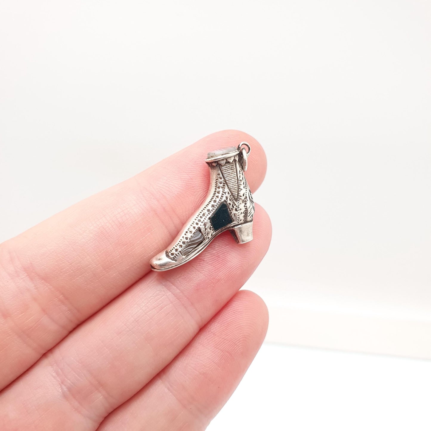 Antique Sterling Silver Victorian Shoe Pendant Necklace Scottish Montrose Lace Agate Bloodstone Charm Vintage Jewelry Jewellery