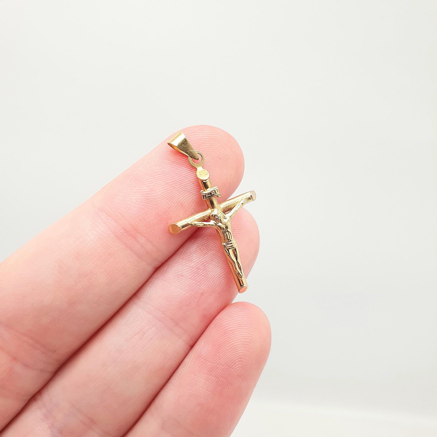 Vintage 9k 9ct Gold Jesus On The Cross Crucifix Necklace Pendant Italy INRI Solid 375 Christian Religious Mens Womens Jewelry Jewellery