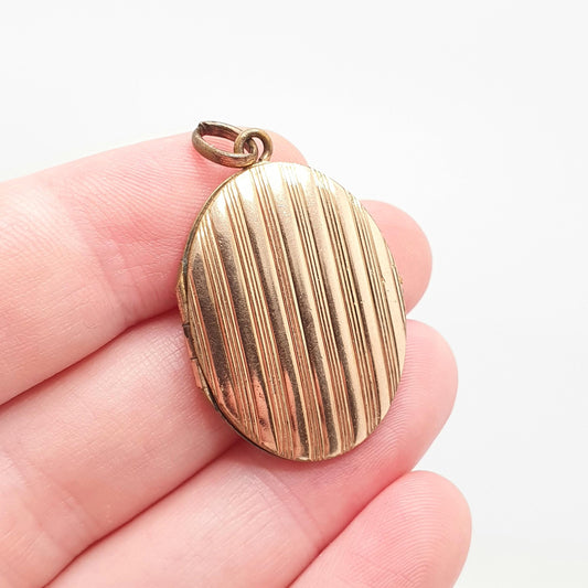 Antique Rolled Gold Locket Necklace Pendant Rose Gold Filled Vertical Pattern Oval Vintage Womens Ladies Jewellery Jewelry