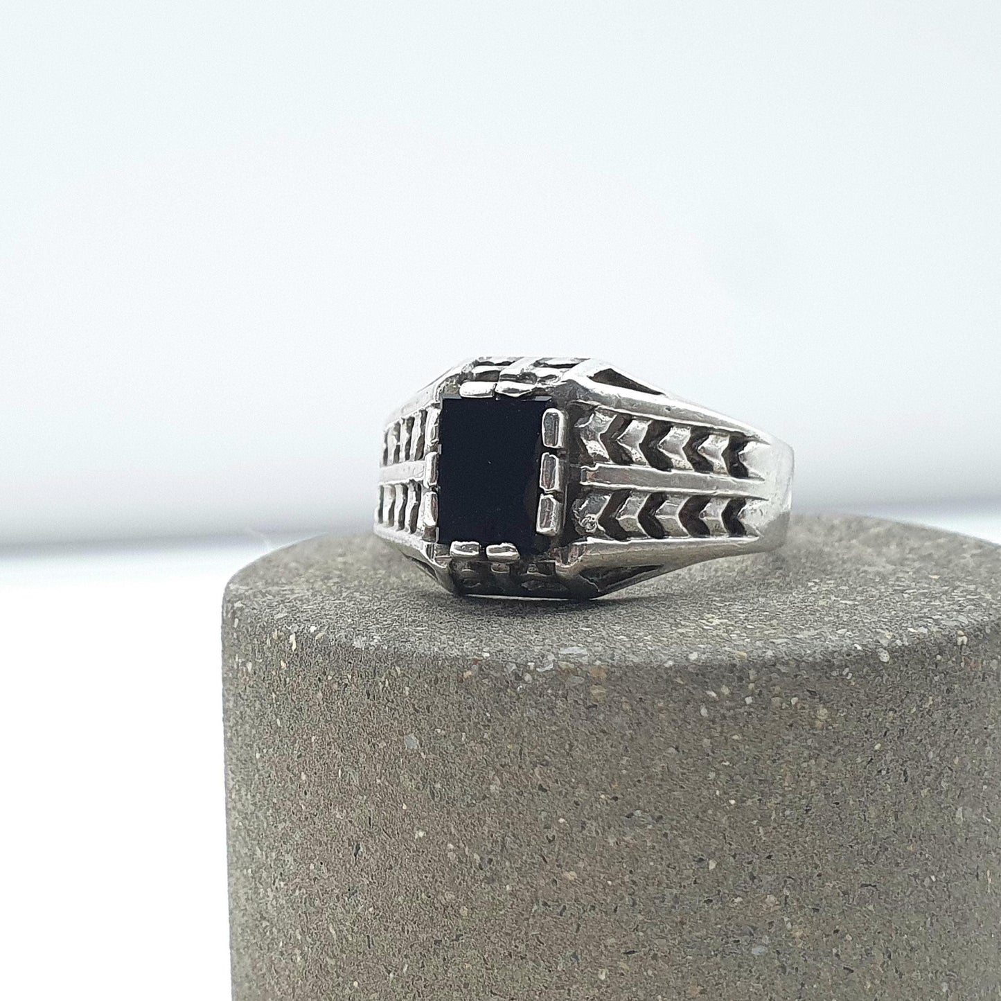 Vintage Solid Silver Onyx Signet Ring Arrow Shoulders Unisex Black Gemstone Mens Womens Jewelry Jewellery