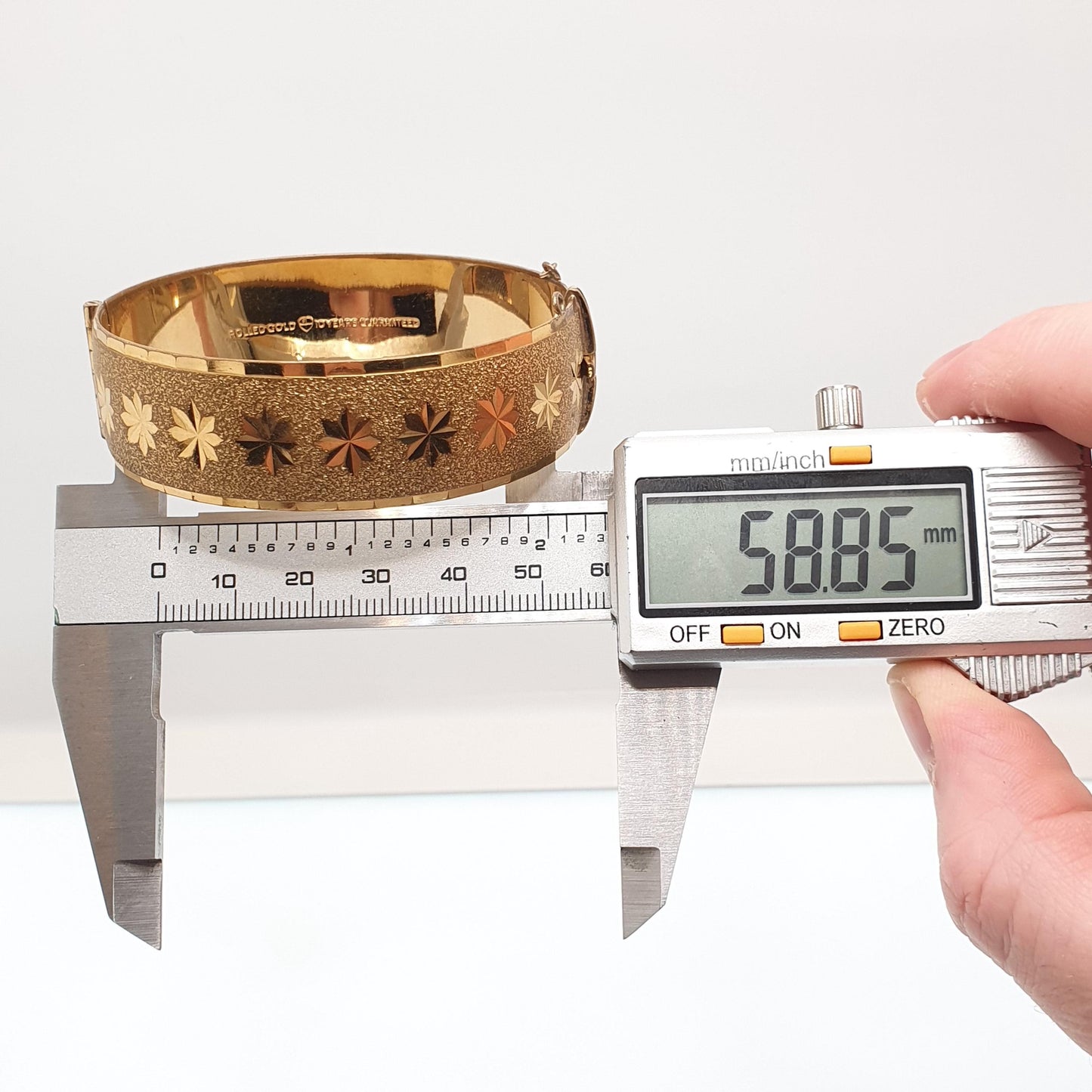 Old Vintage Rolled Gold Filled Snap Bangle Bracelet Star Engraved 43.64g Wide Womens Jewelry Retro Jewellery