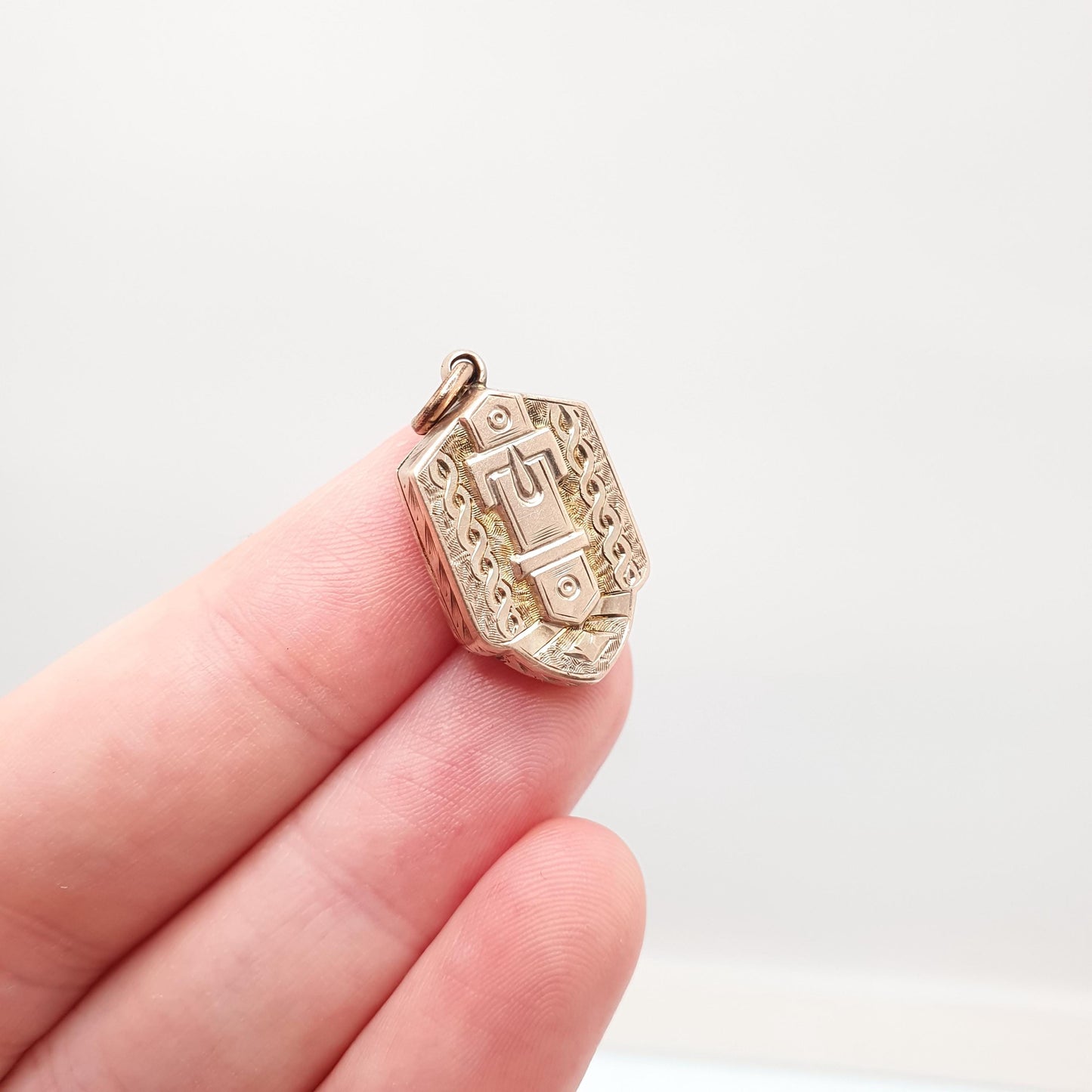 Antique Victorian 9ct Rose Gold Locket Buckle Shield Shape Hand Engraved Pendant Solid 375 9k Front Back Vintage Jewelry Jewellery