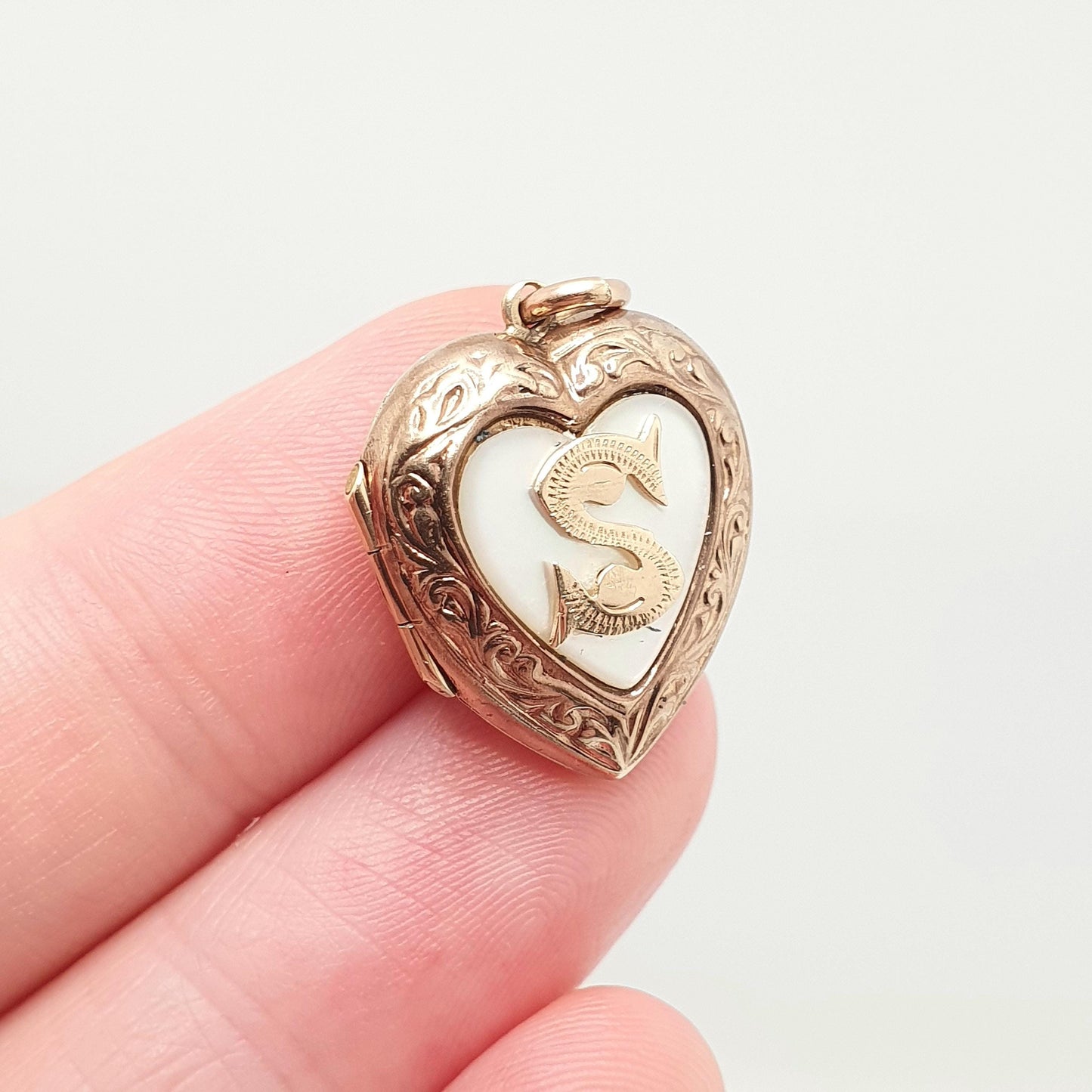 Antique 9ct 9k Gold Heart Locket Mother of Pearl "S" Initial Art Deco Solid 9kt Back & Front 1920s Necklace Photo Pendant Jewelry Jewellery