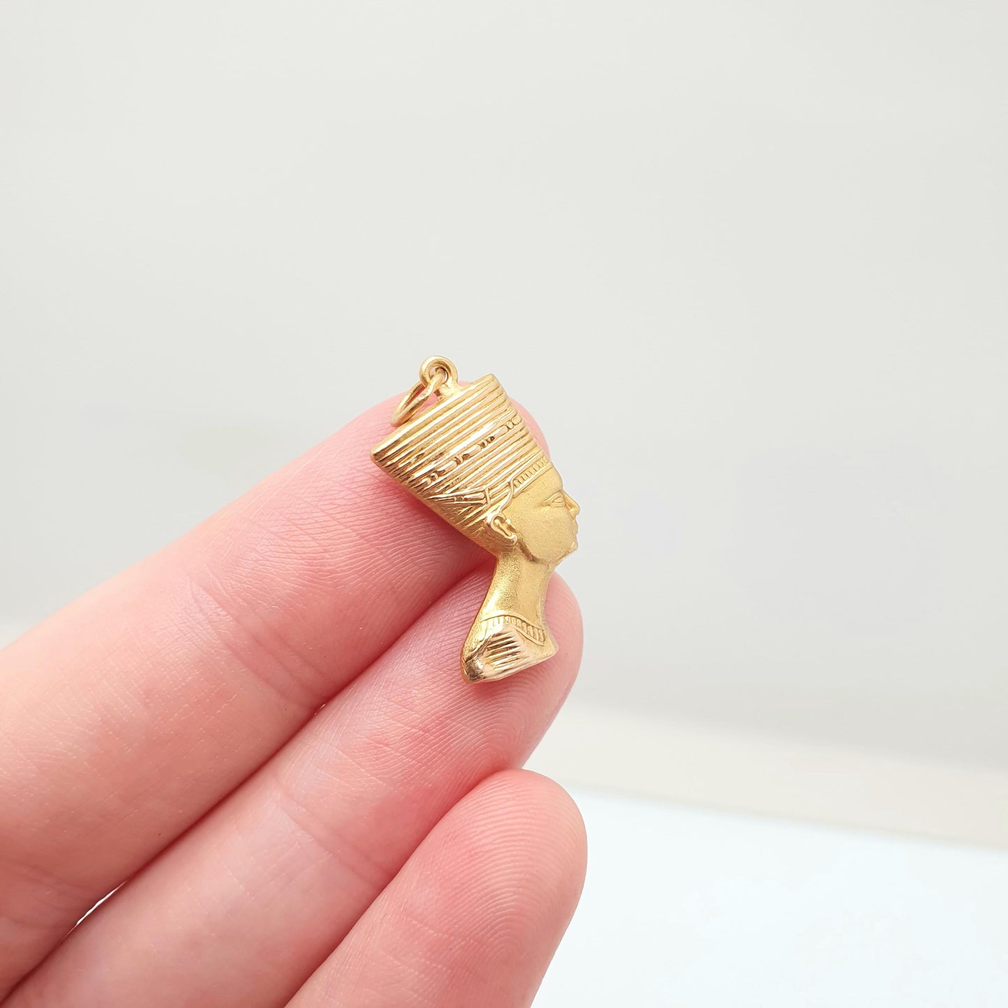 Vintage 18k 18ct Gold Queen Nefertiti Pendant Necklace Egyptian Egypt Solid 750 Art Deco Revival Womens Jewelry Jewellery