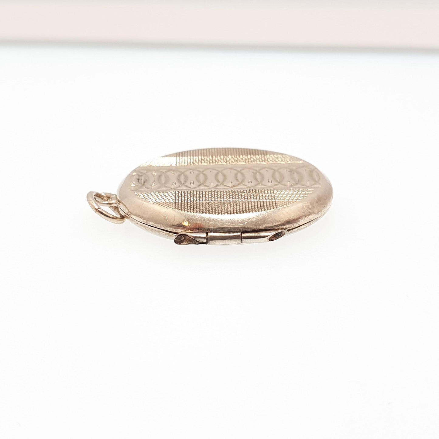 Antique 9ct 9k Gold Locket Spiral Pattern Art Deco Solid 375 Gold Back & Front Gyroscope 1920s Necklace Photo Pendant Womens Jewelry