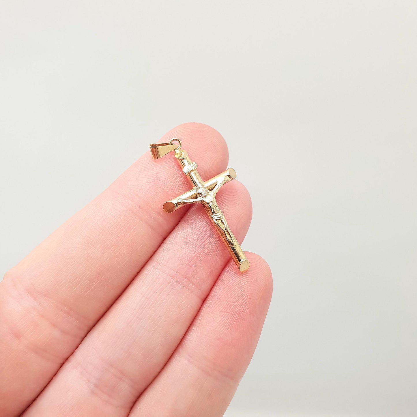 Vintage 9k 9ct Gold Jesus On The Cross Crucifix Necklace Pendant Italy INRI Solid 375 Christian Religious Mens Womens Jewelry Jewellery