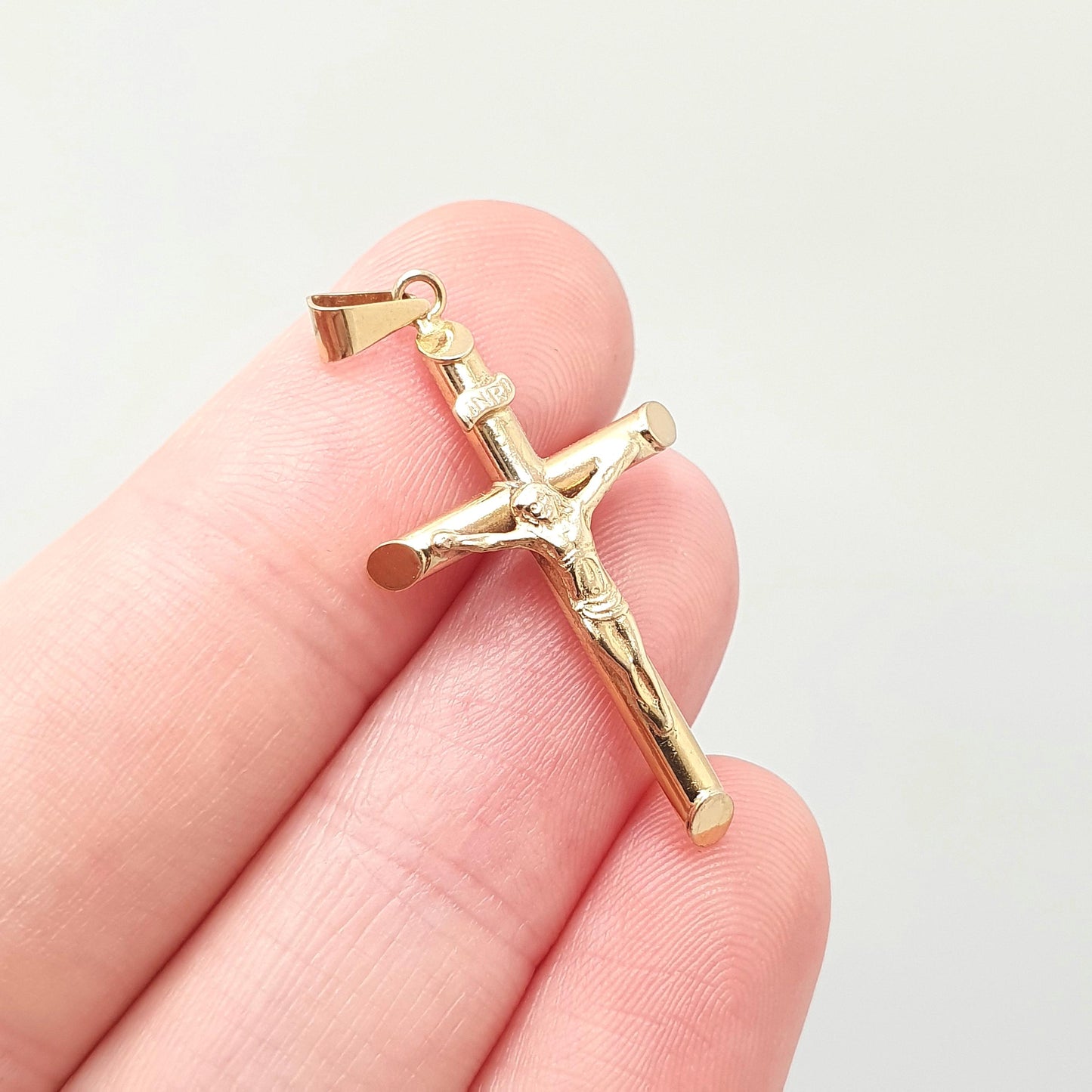 Vintage 9k 9ct Gold Jesus On The Cross Crucifix Necklace Pendant Italy INRI Solid 375 Christian Religious Mens Womens Jewelry Jewellery