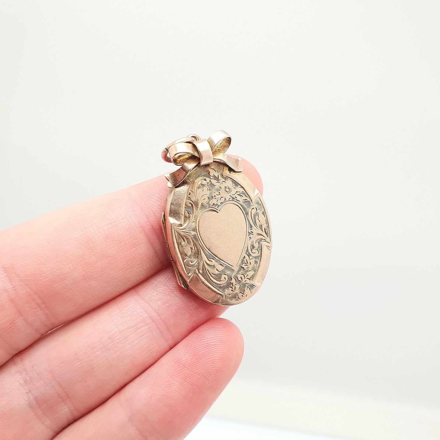 Antique 9ct 9k Gold Bow Locket Pendant Victorian Solid 375 Heart Engraved Back & Front Necklace Jewelry Jewellery