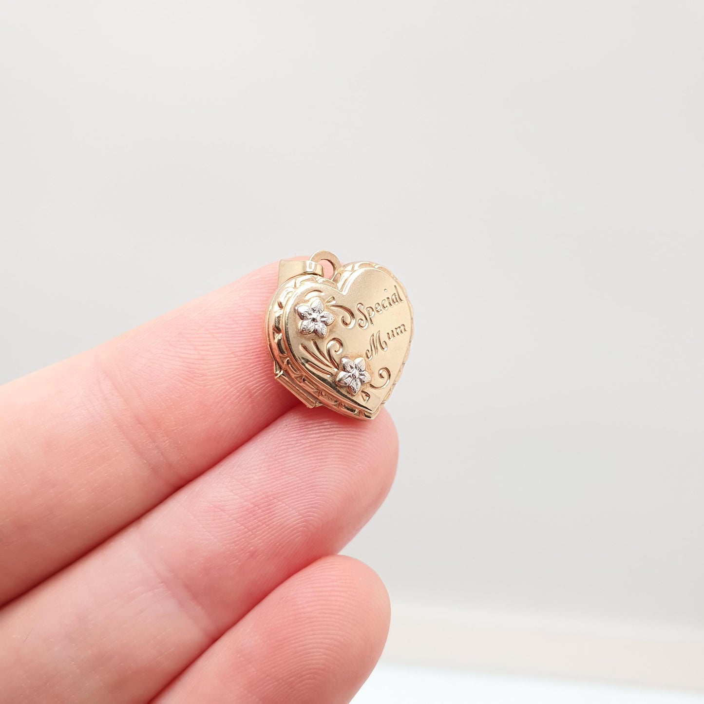 Vintage 9ct 9k Gold SPECIAL MUM Locket Heart Necklace Pendant "Love You Always" Embossed Mothers Day Gift Solid 9kt Jewelry Jewellery