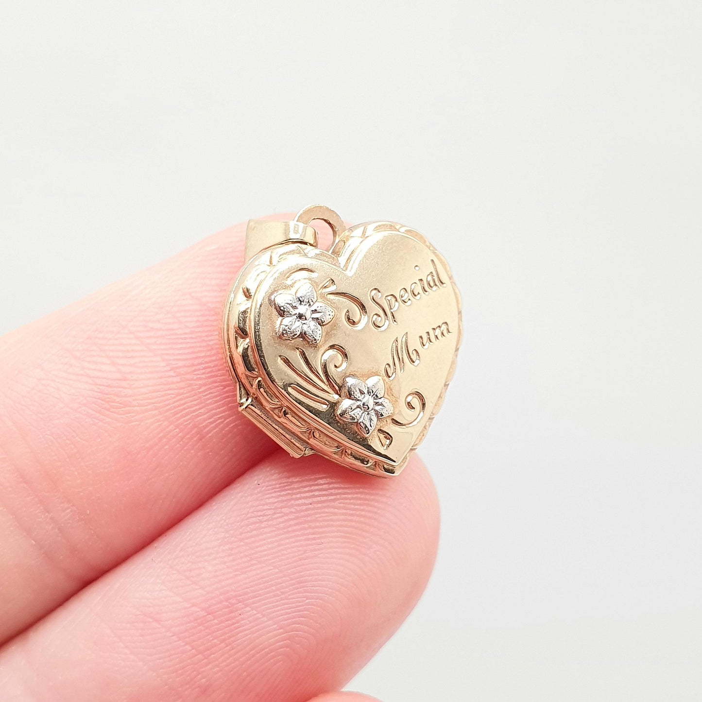 Vintage 9ct 9k Gold SPECIAL MUM Locket Heart Necklace Pendant "Love You Always" Embossed Mothers Day Gift Solid 9kt Jewelry Jewellery