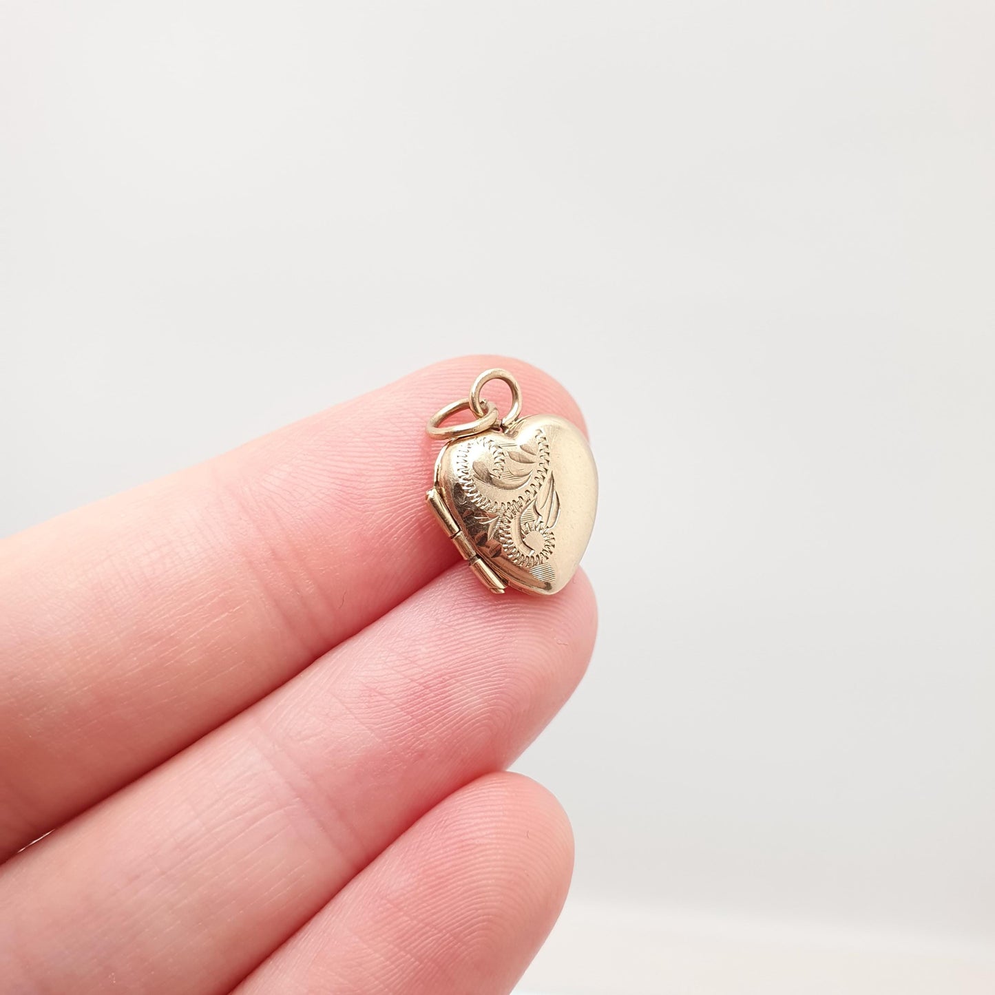Vintage Solid 9k 375 Gold Heart Locket All 9ct 9 Carat Small Necklace Cute Engraved Photo Picture Pendant Retro Womens Jewelry Jewellery