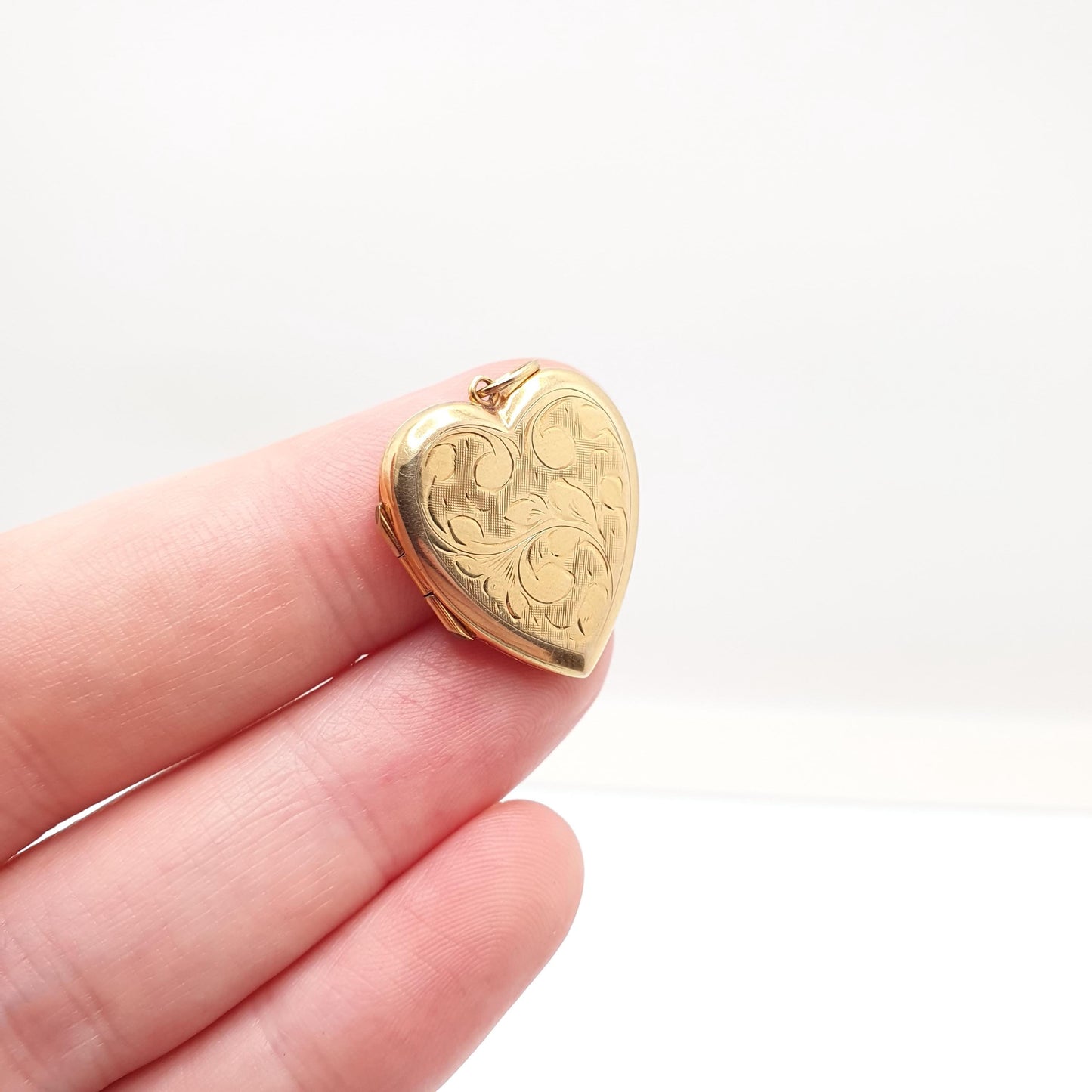 Vintage Solid 9k 375 Gold Heart Locket All 9ct 9 Carat Necklace Hand Engraved Cute Photo Picture Pendant