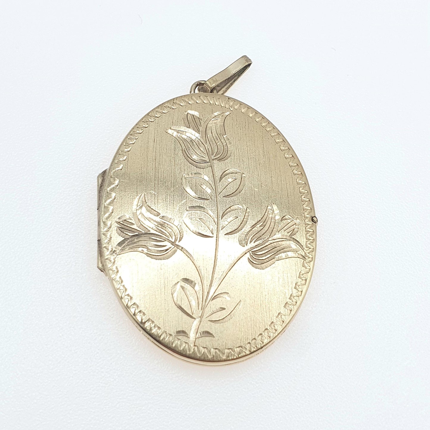 Vintage Rolled Gold Oval Locket Large Flower Engraved Gold Filled Womens Pendant Necklace Ladies Jewellery Jewelry