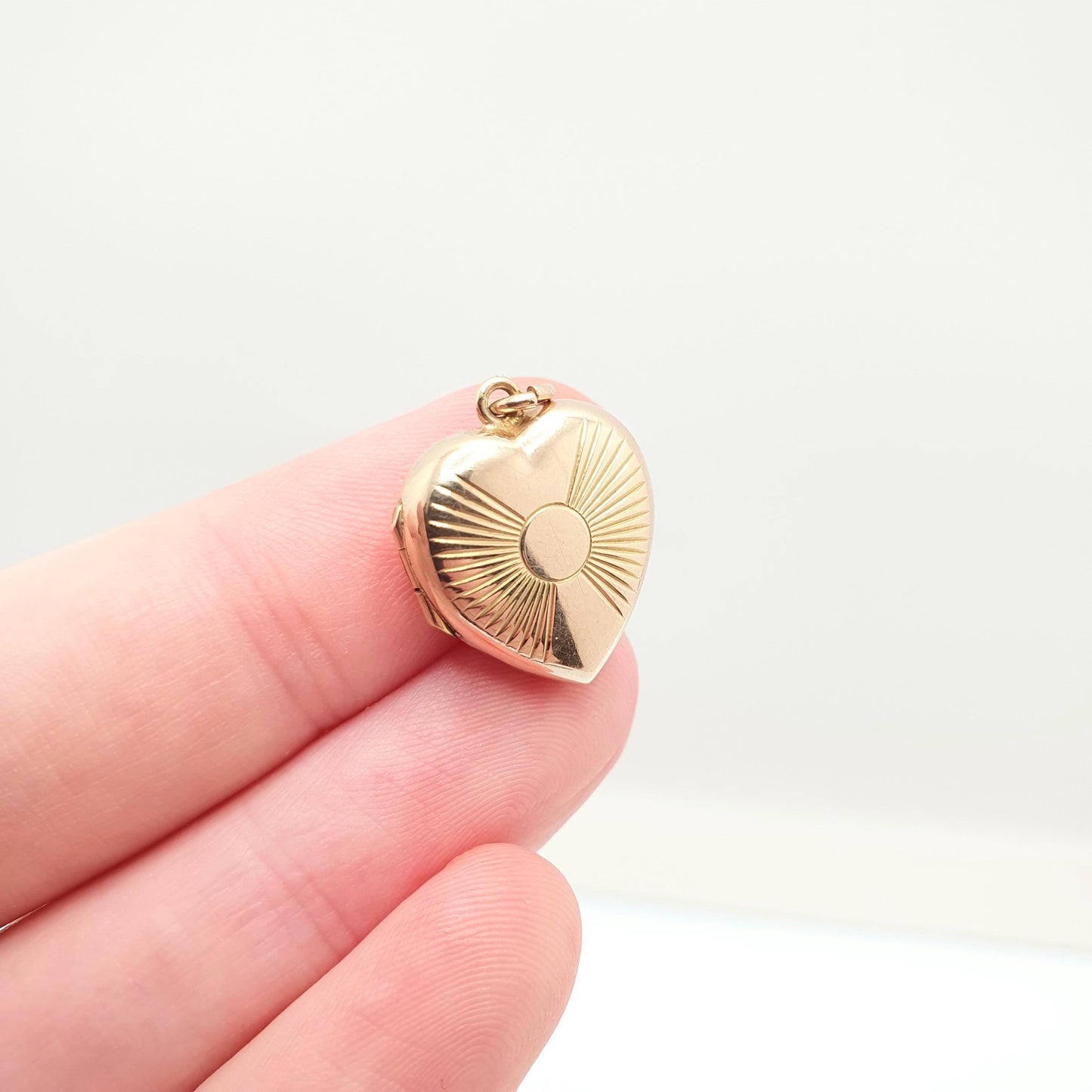 Antique 9ct 9k Gold Heart Locket Sunburst Art Deco Solid Yellow Gold Back & Front Engraved 1920s Necklace Photo Pendant Jewelry Jewellery