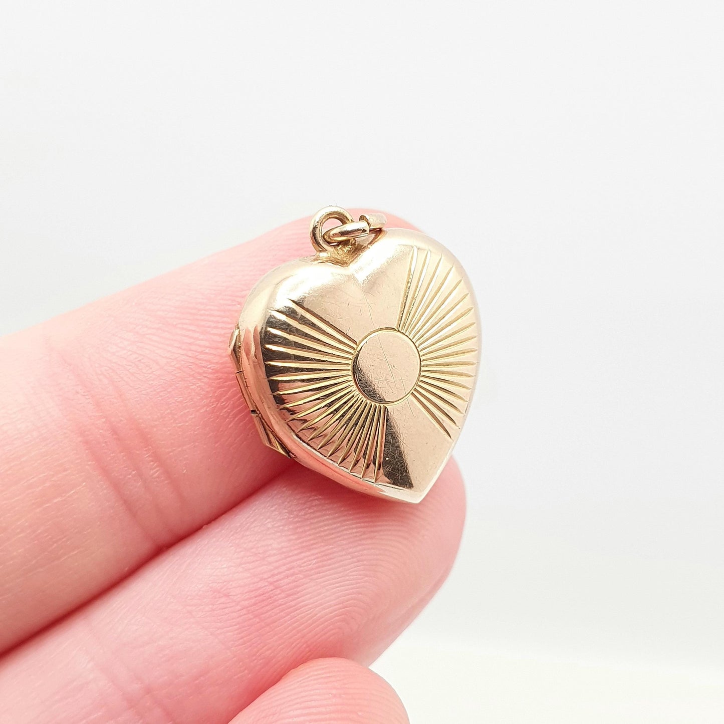 Antique 9ct 9k Gold Heart Locket Sunburst Art Deco Solid Yellow Gold Back & Front Engraved 1920s Necklace Photo Pendant Jewelry Jewellery