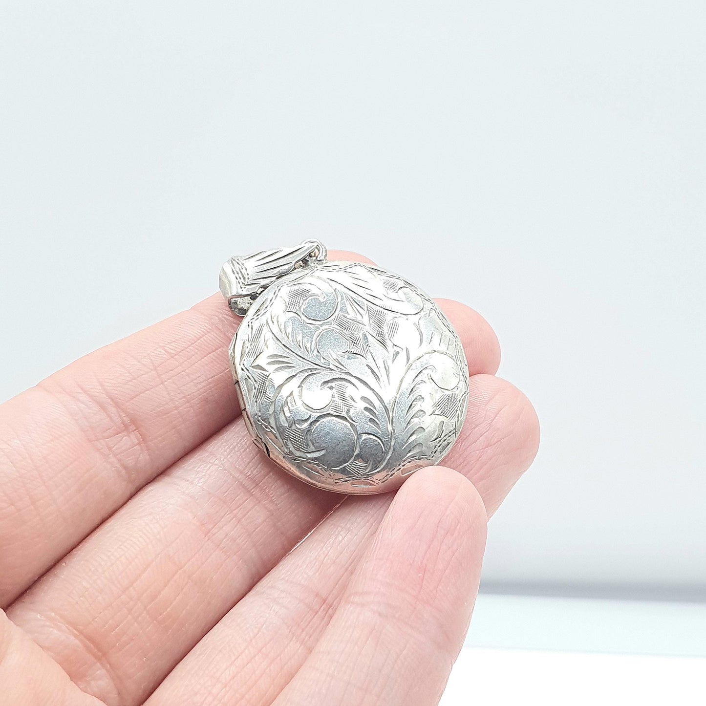 Vintage Sterling Silver Round Locket Engraved Picture Photo Keepsake Large Big Solid 925 Womens Jewelry Jewellery