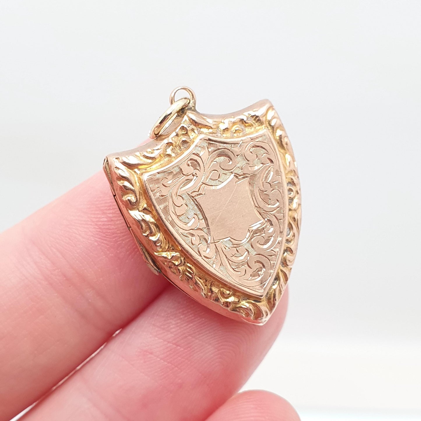 Antique Victorian 9ct Gold Shield Locket 9kt 9k Rose Back and Front Pendant Engraved Picture Photo Vintage Jewellery Jewelry