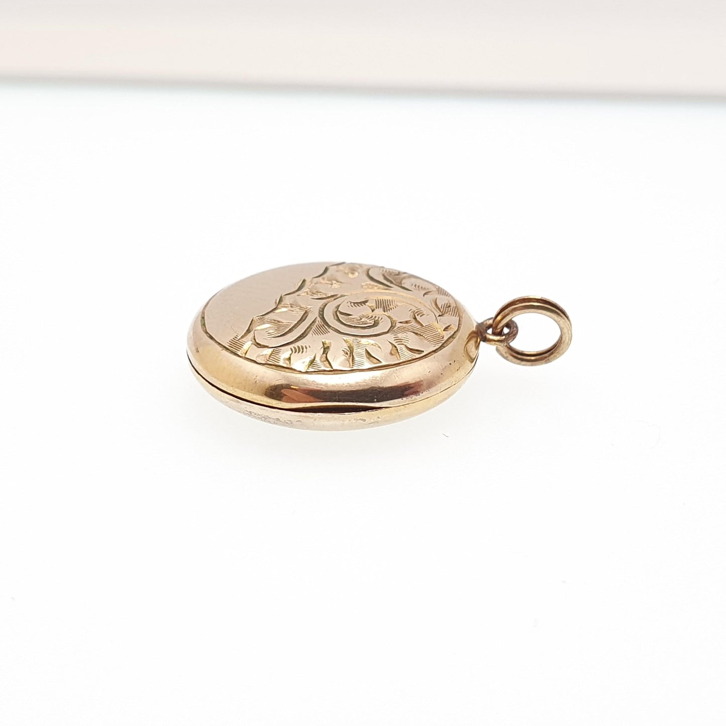 Antique 9ct 9k Gold Locket Pendant Round Art Deco Engraved Pattern Solid 375 Back & Front Small Circle Photo Vintage Necklace