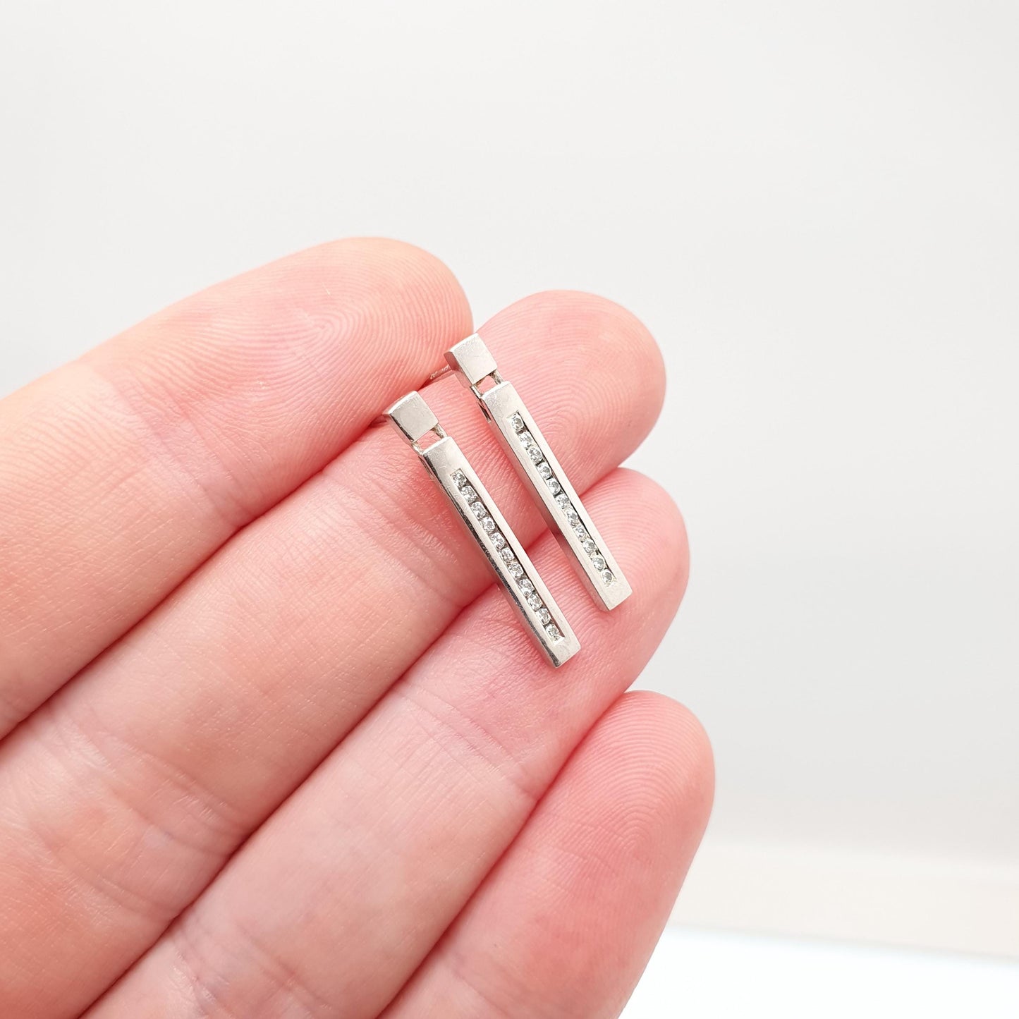 Vintage 9k 9ct White Gold Bar Earrings CZ Brilliant Cut Rectangular Hanging Stud Diamond Simulant Womens Jewelry Retro Jewellery