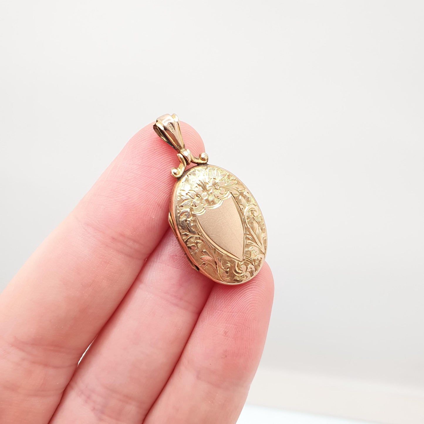 Antique Solid 9k 375 Gold Locket Oval 1907 Hallmark Shield Engraved All 9ct 9kt Gold Necklace Photo Picture Pendant Jewelry Jewellery