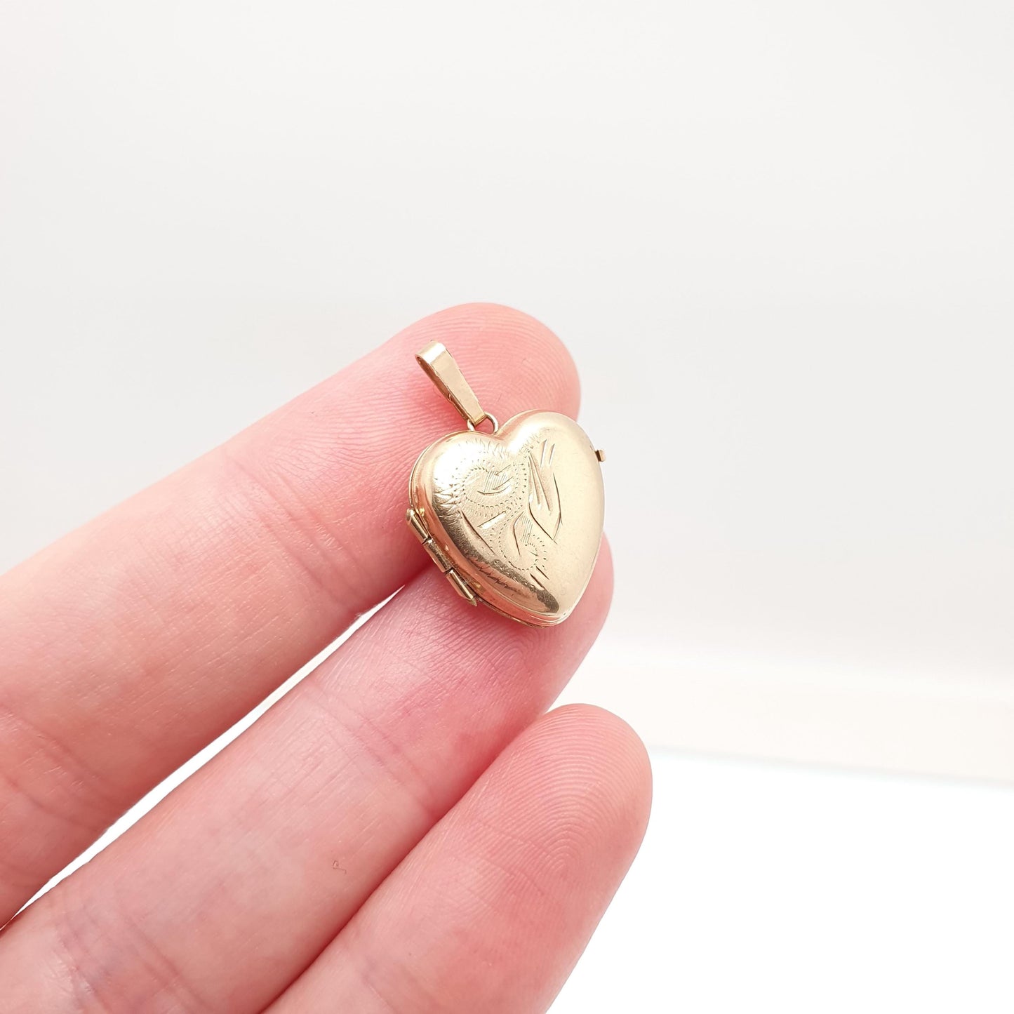 Vintage Solid 9k 375 Gold Heart Locket All 9ct Necklace Engraved Photo Picture Pendant Jewelry Jewellery