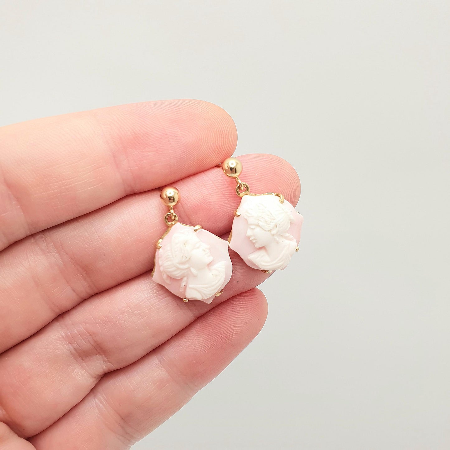 Vintage 18ct 18k Gold Cameo Earrings Pink Conch Shell Hand Carved Solid 750 18kt Italian Handmade Jewellery Jewelry