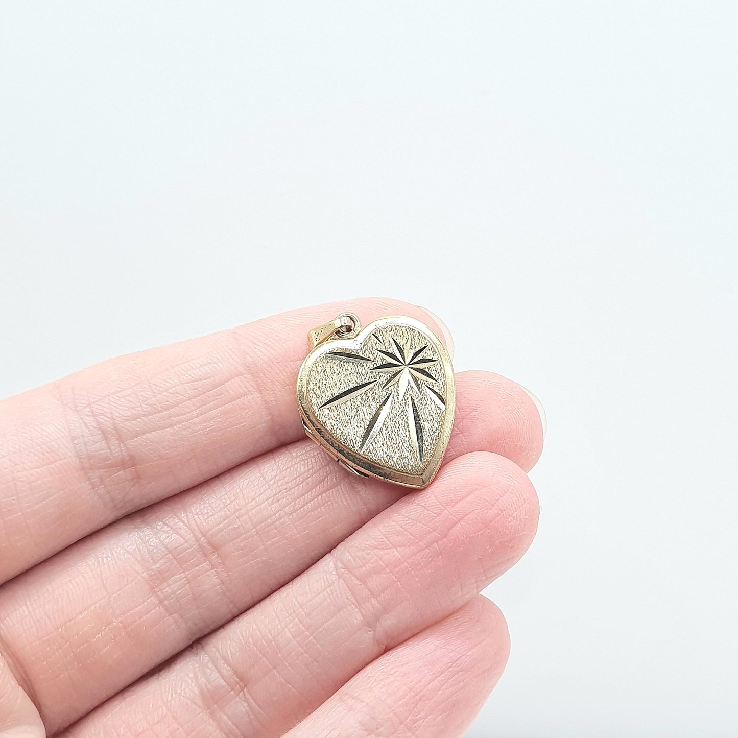 Vintage Rolled Gold Heart Locket Star Engraved Love Gift Necklace Pendant Womens Jewellery Jewelry Engraved Gold Filled Romantic