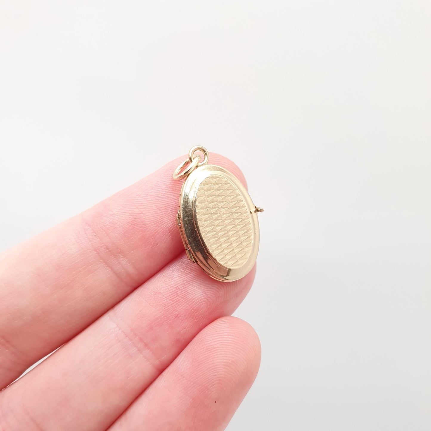 Vintage Solid 9ct 9k Gold Locket Oval All 375 9 Carat Gold Chequered Necklace Photo Picture Pendant Jewelry Jewellery