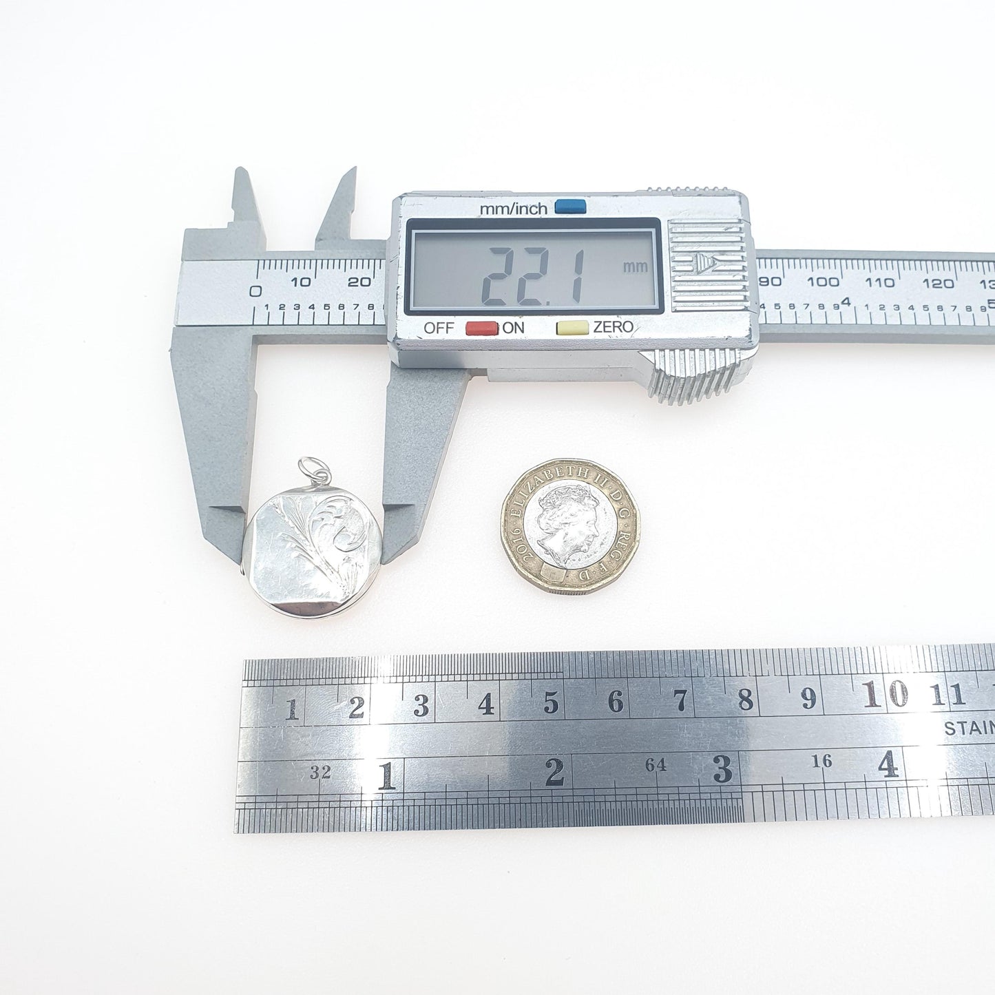 Vintage Solid Silver Locket Pendant Necklace Round Circle Photo Engraved Picture STYLIC Solid 925 Retro Jewelry Jewellery