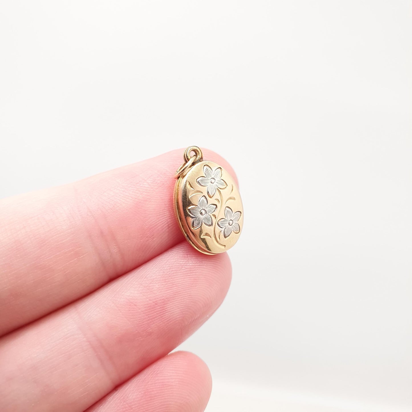 Vintage Solid 9k 9kt Gold Flower Locket Oval All 9ct 9 Carat Small Necklace Photo Picture Pendant Jewelry Jewellery