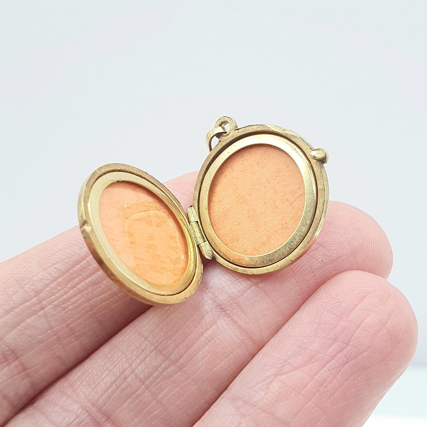 Vintage Rolled Gold Round Locket Gyroscope Sunburst Pattern Gold Filled Gift Photo Keepsake Womens Unisex Jewellery Jewelry