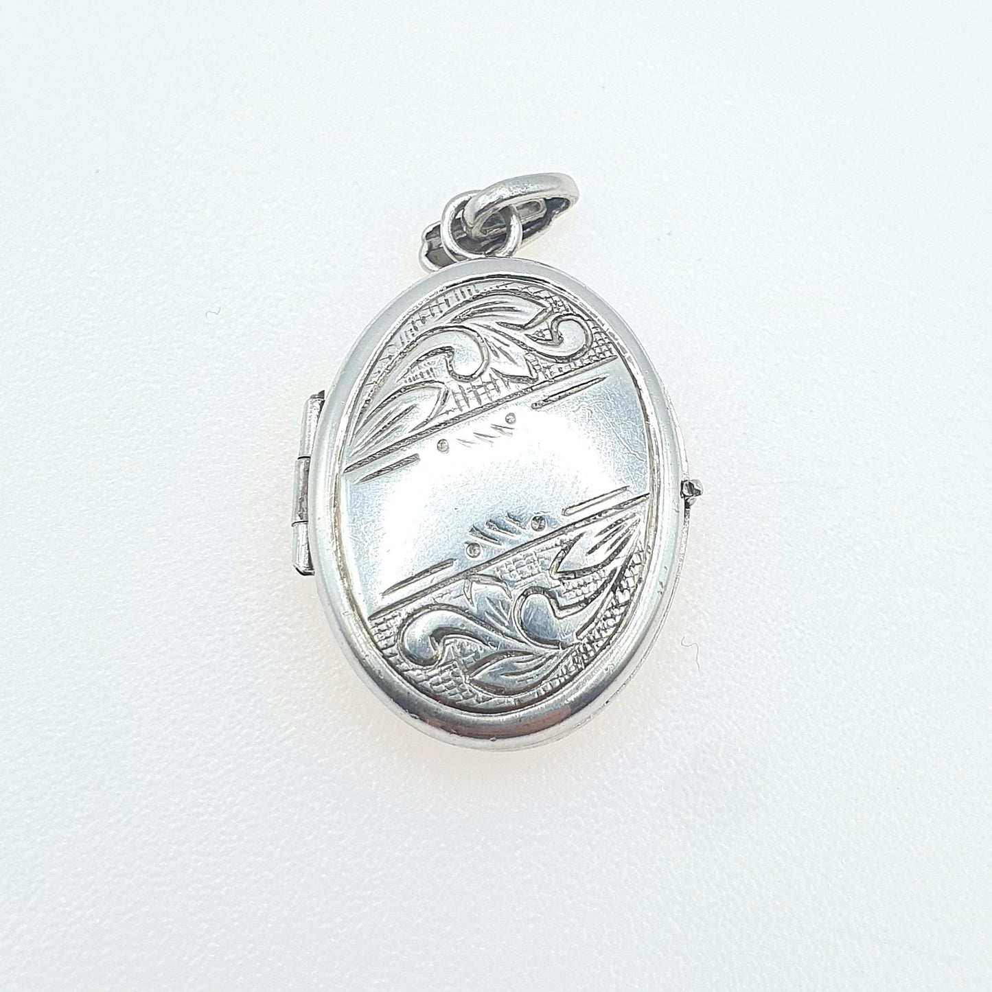 Vintage Sterling Silver Oval Locket Retro Picture Photo Scroll Engraved Pendant Necklace Jewelry Womens Jewellery