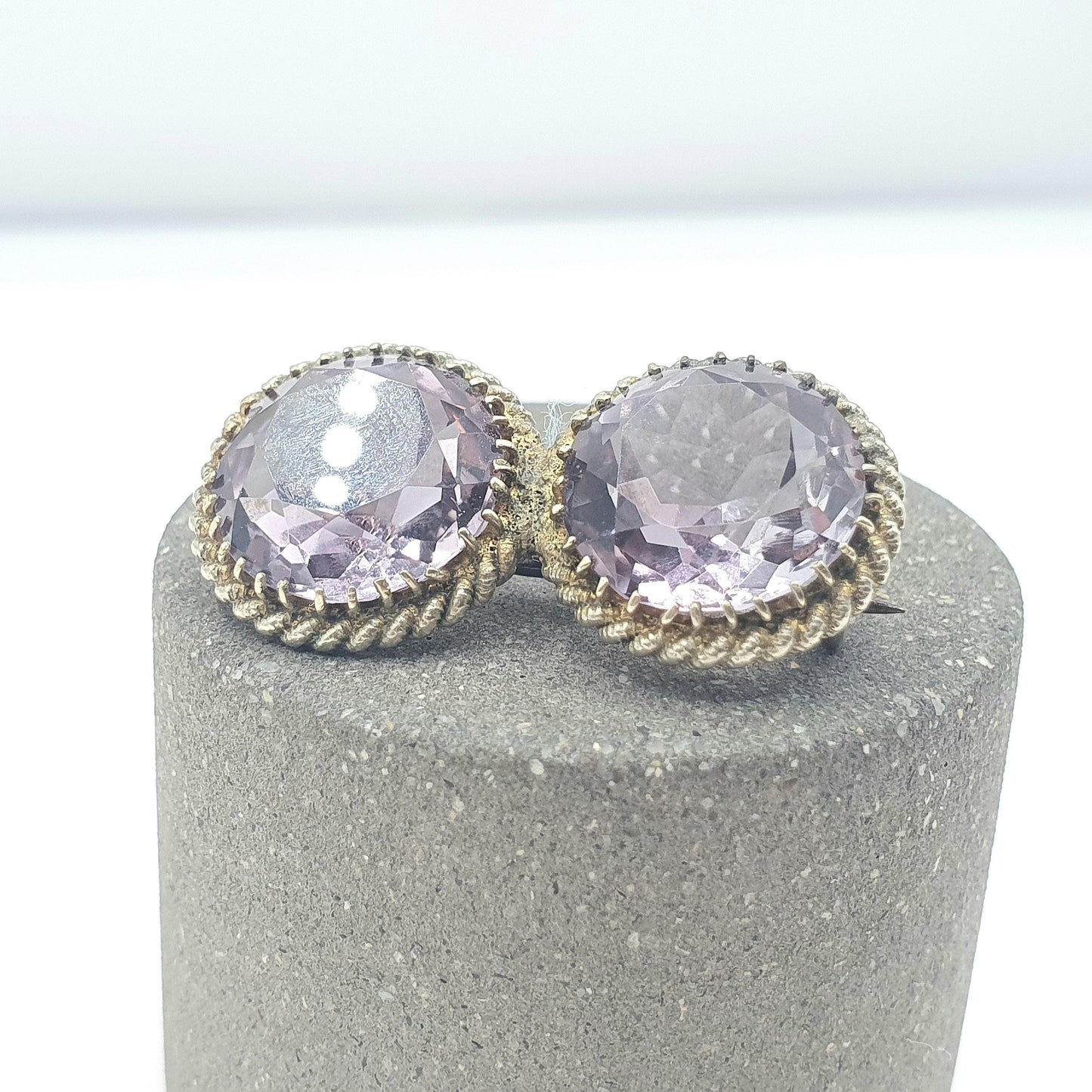 Antique Victorian Natural Amethyst Brooch Infinity Double Round Cut Gold Tone Base Metal Lilac Purple Womens Jewellery Jewelry