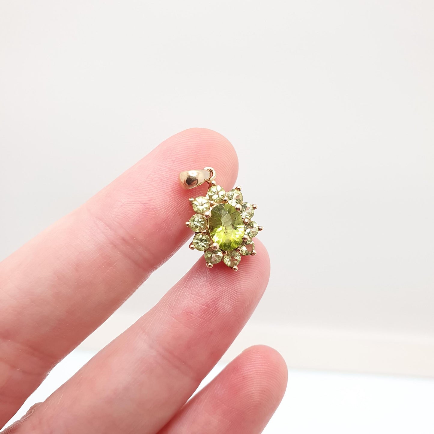 Vintage 9k 9ct Gold Peridot Olivine Necklace Pendant Cluster Halo Lime Green Gemstone Solid 375 Jewelry Jewellery
