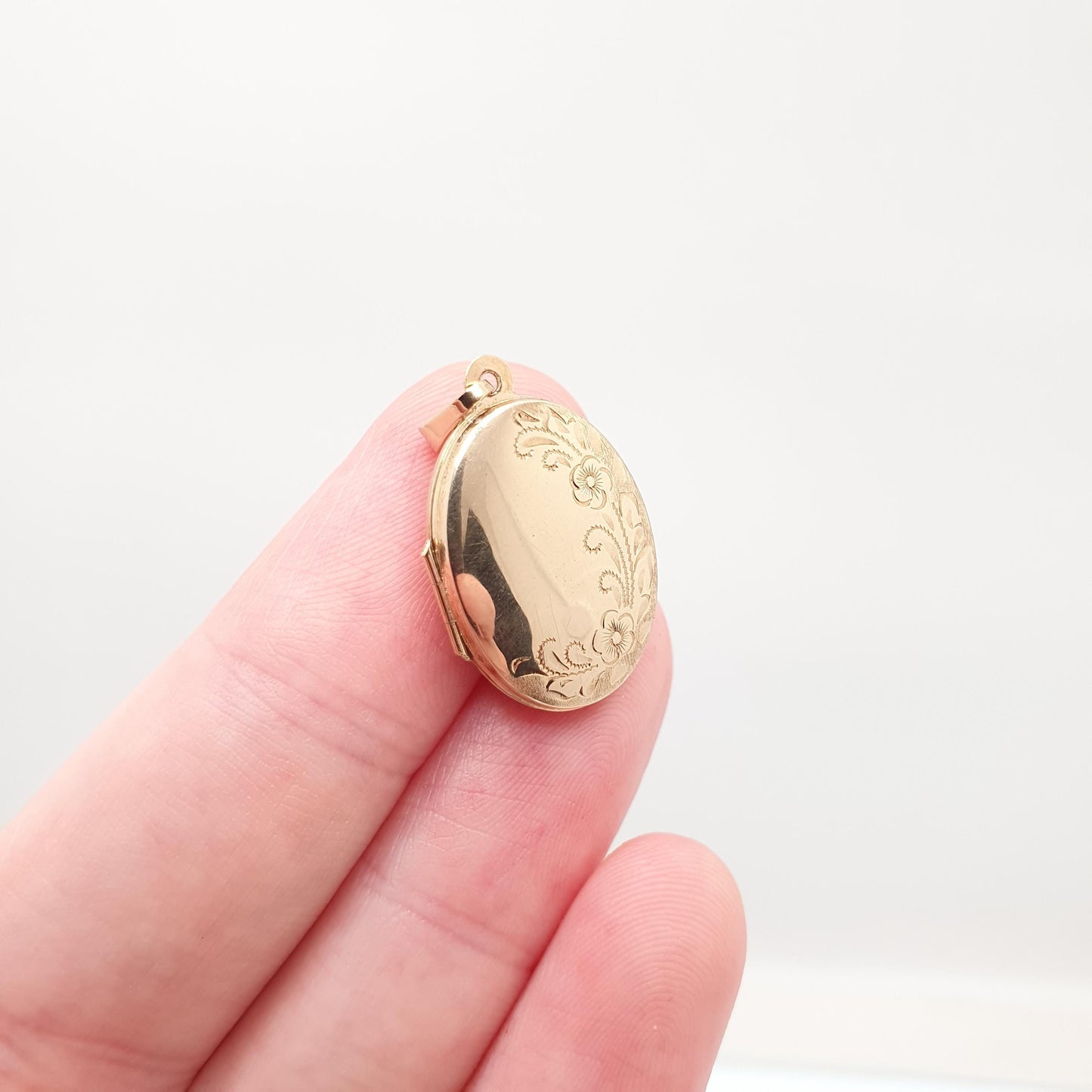 Vintage Solid 9ct 9k Gold Locket Oval All 375 9 Carat Gold Flower Engraved Necklace Photo Picture Pendant Jewelry