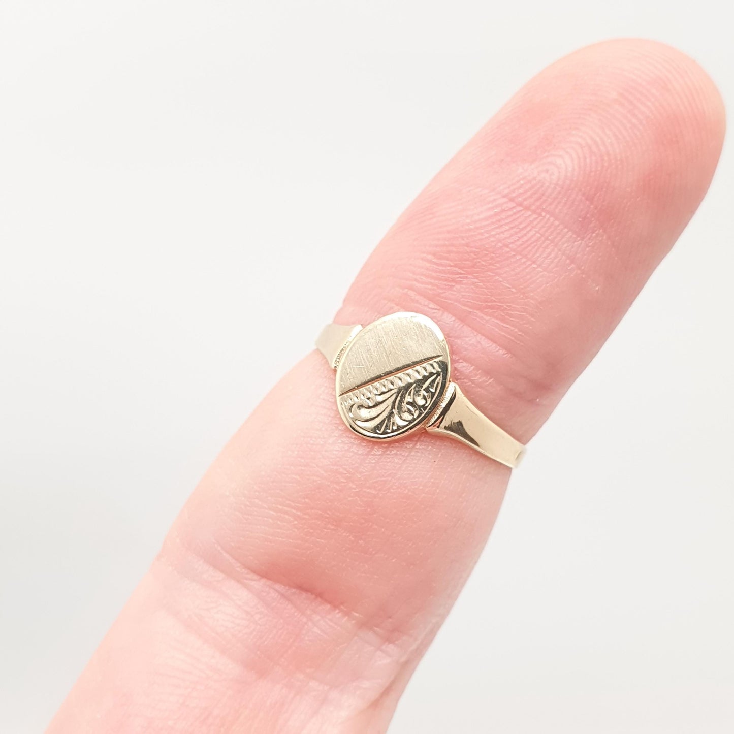 Vintage 9ct Gold Oval Signet Ring Solid 9k 375 9kt Hand Engraved Hallmark Mens Womens Jewelry Jewellery