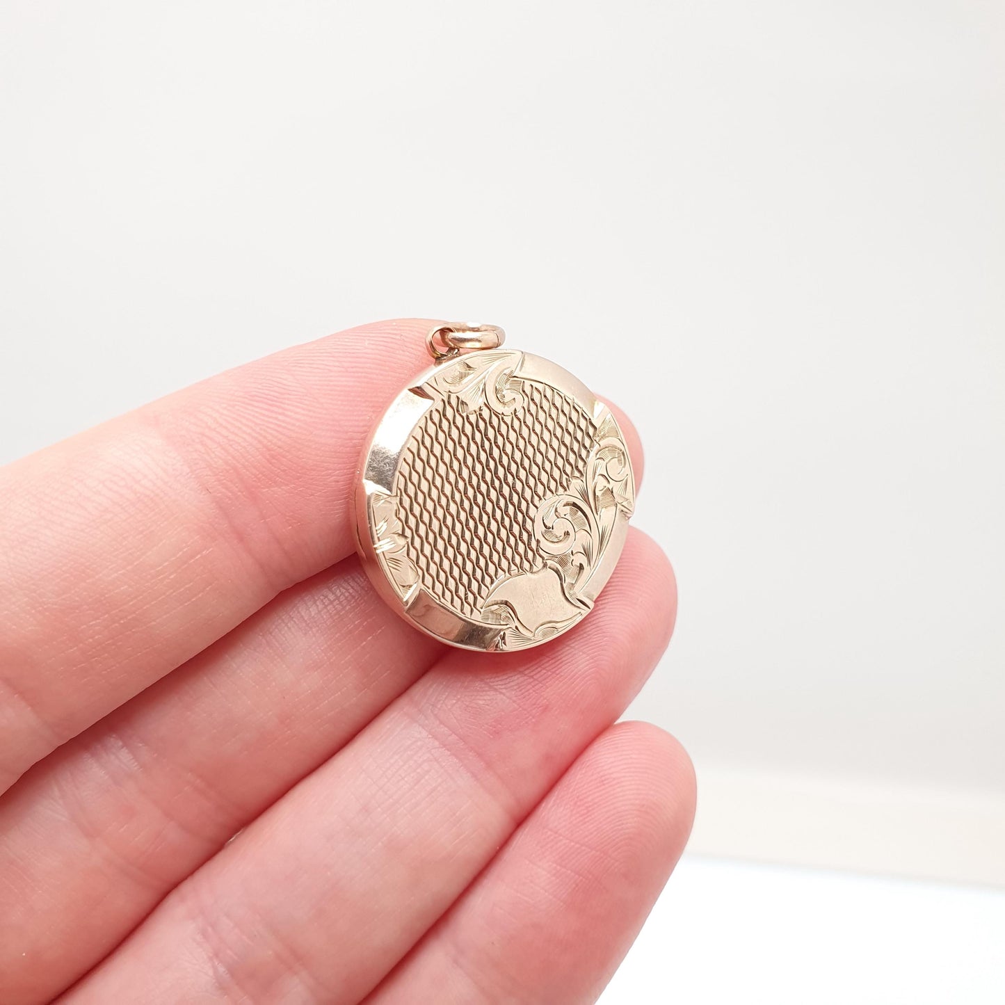 Antique Victorian 9ct Gold Locket Chequered Round Circle Solid 9k 375 Back & Front Pendant Necklace Jewelry Jewellery