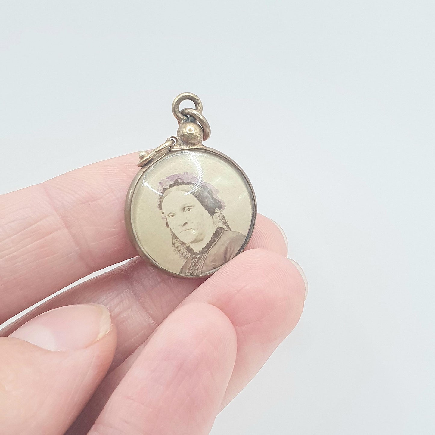 Antique Victorian Gold Gilt Locket Pendant Double Sided Photo Picture Gift Necklace Womens Unisex Jewellery Jewelry