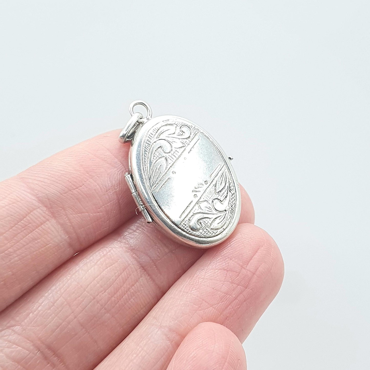 Vintage Sterling Silver Oval Locket Retro Picture Photo Scroll Engraved Pendant Necklace Jewelry Womens Jewellery