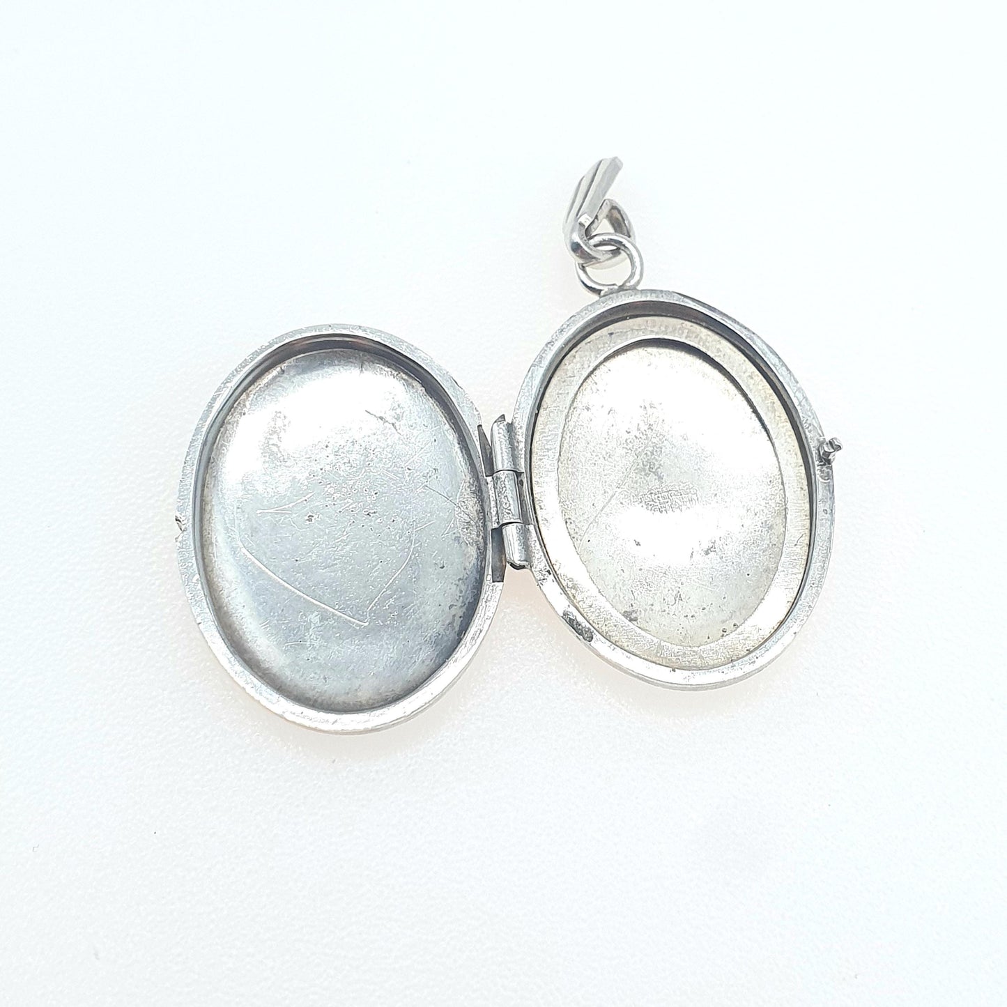 Vintage Sterling Silver Oval Locket Retro Picture Photo Scroll Engraved Pendant Necklace Jewelry Womens Jewellery