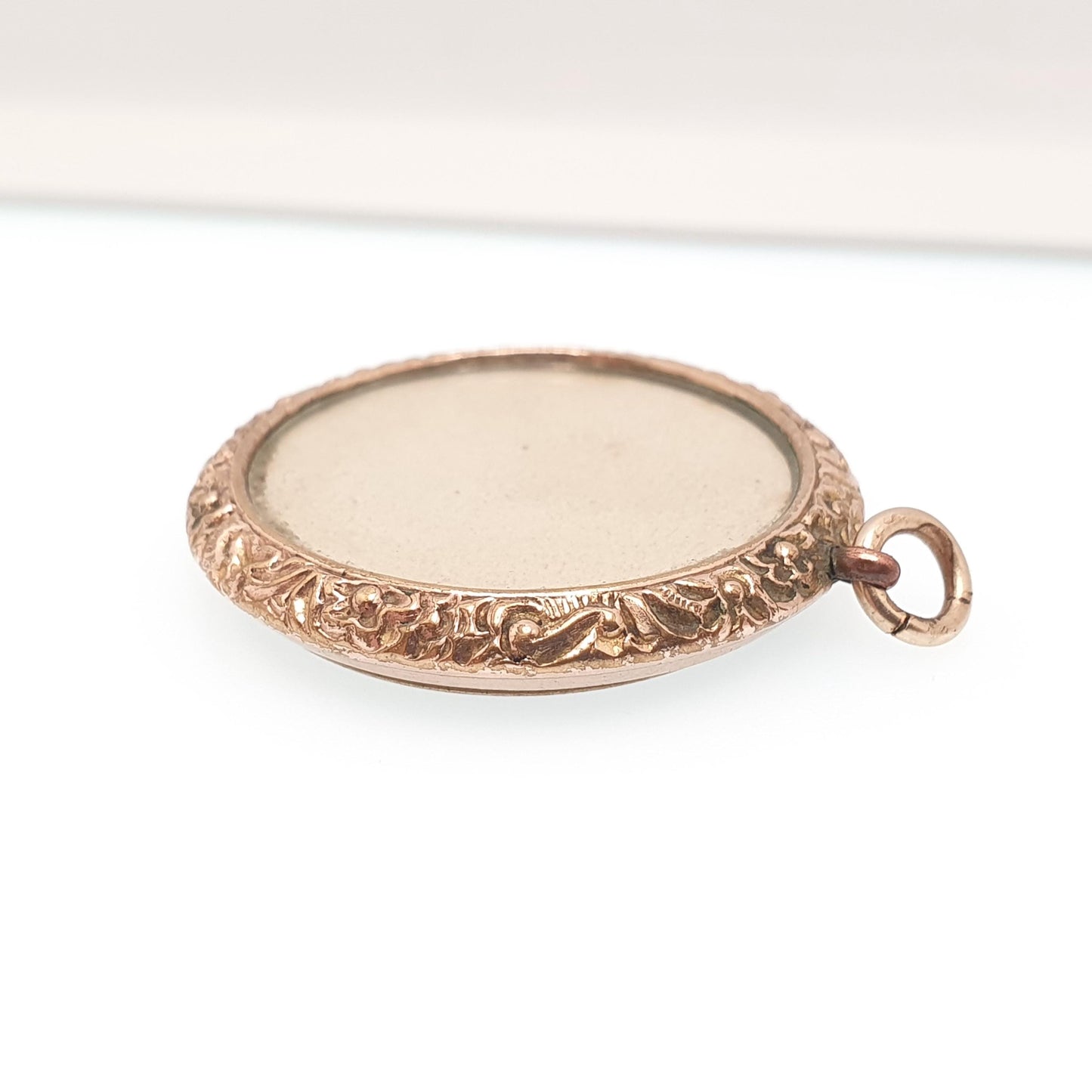 Antique Rolled Gold Victorian Locket Pendant Necklace Chased Border Round Circle Shape Vintage Gold Filled Womens Jewelry Jewellery