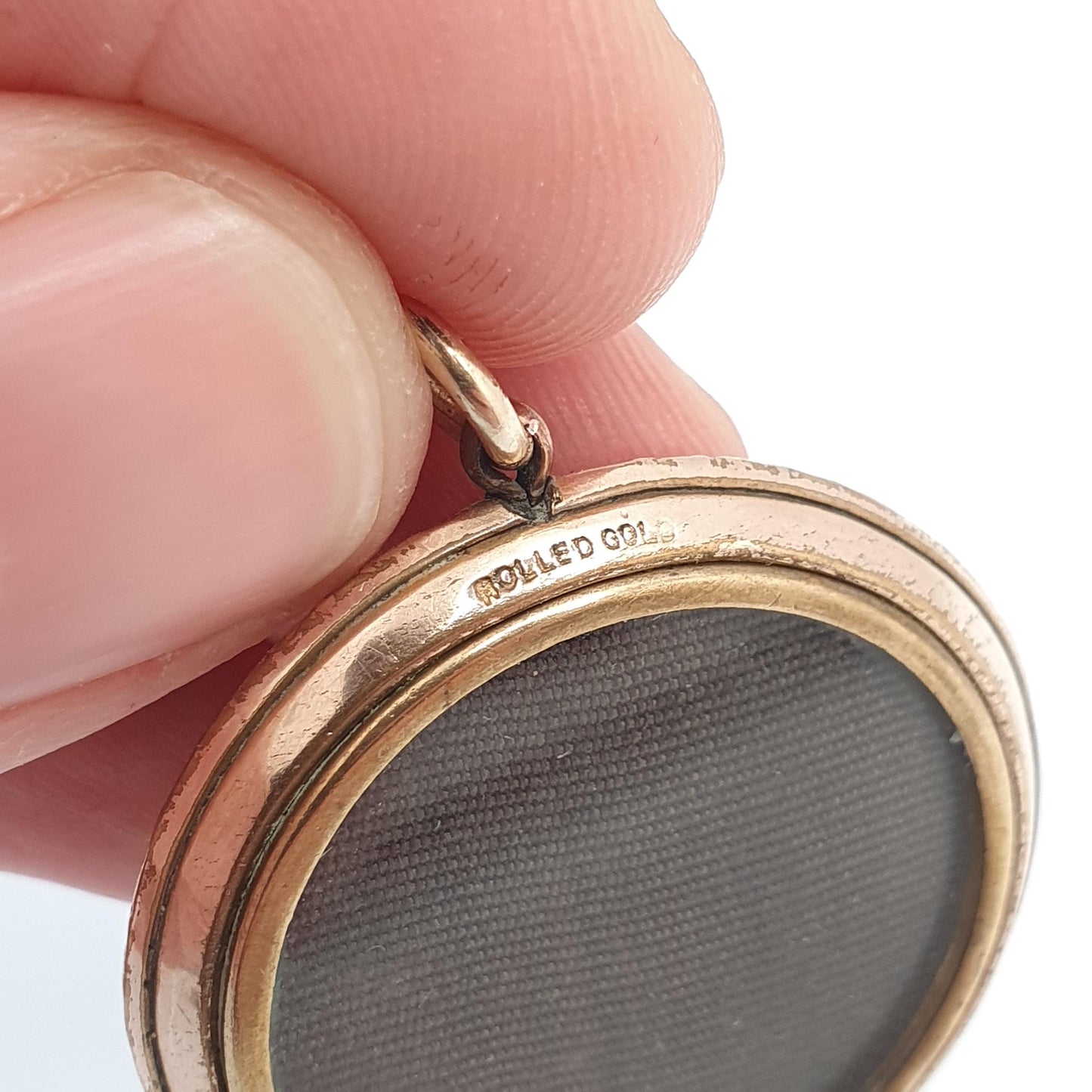 Antique Rolled Gold Victorian Locket Pendant Necklace Chased Border Round Circle Shape Vintage Gold Filled Womens Jewelry Jewellery